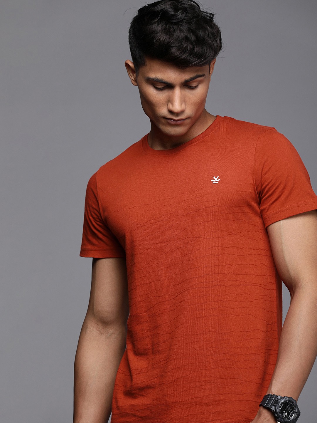

WROGN Men Red Striped Round Neck Pure Cotton T-shirt