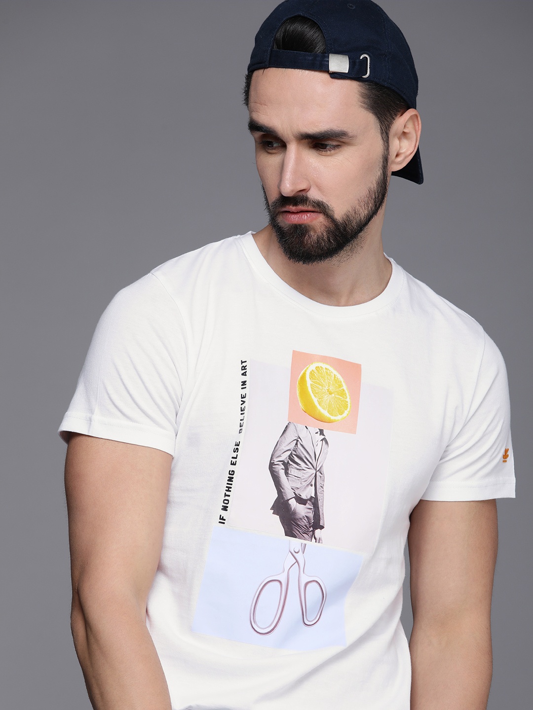 

WROGN Men White Graphic Printed Slim Fit Pure Cotton Casual T-shirt