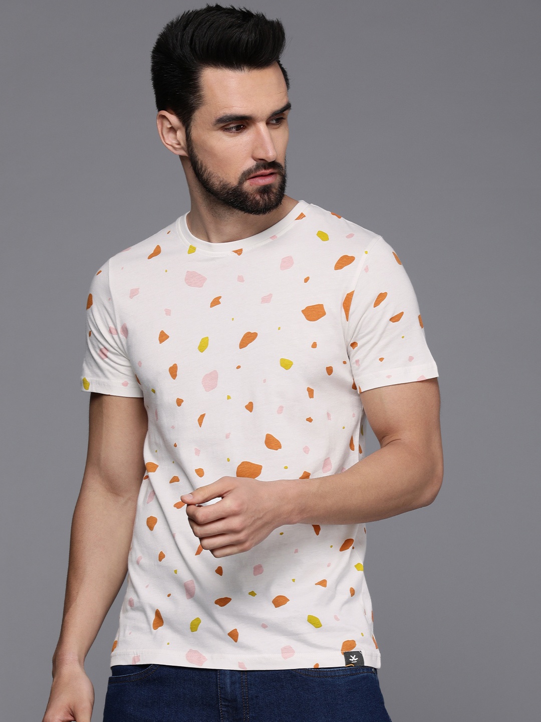 

WROGN Men White & Orange Printed Slim Fit Pure Cotton T-shirt