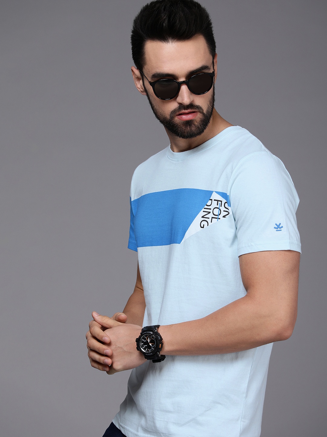

WROGN Men Blue Colourblocked Slim Fit Pure Cotton T-shirt