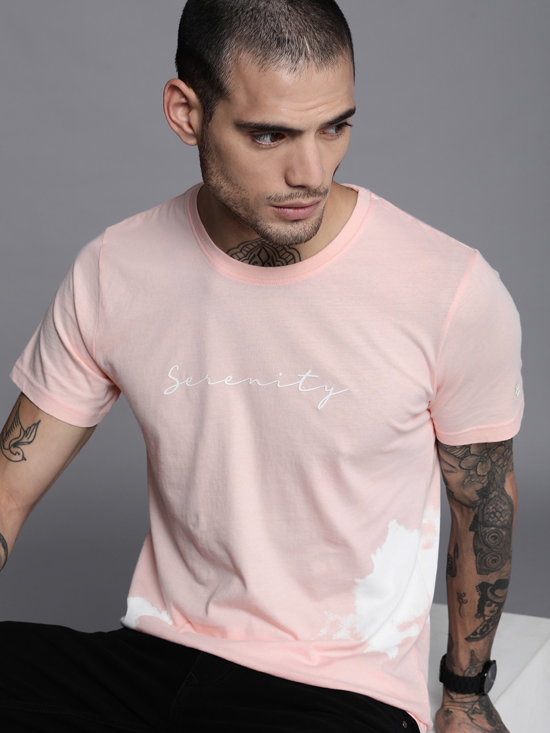 

WROGN Men Pink Solid Pure Cotton Slim Fit T-shirt