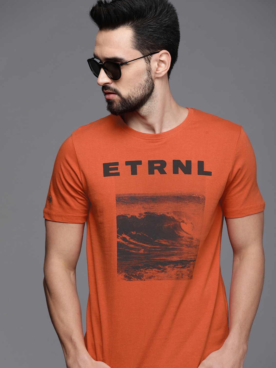 

WROGN Men Orange Graphic Printed Pure Cotton Slim Fit Casual T-shirt