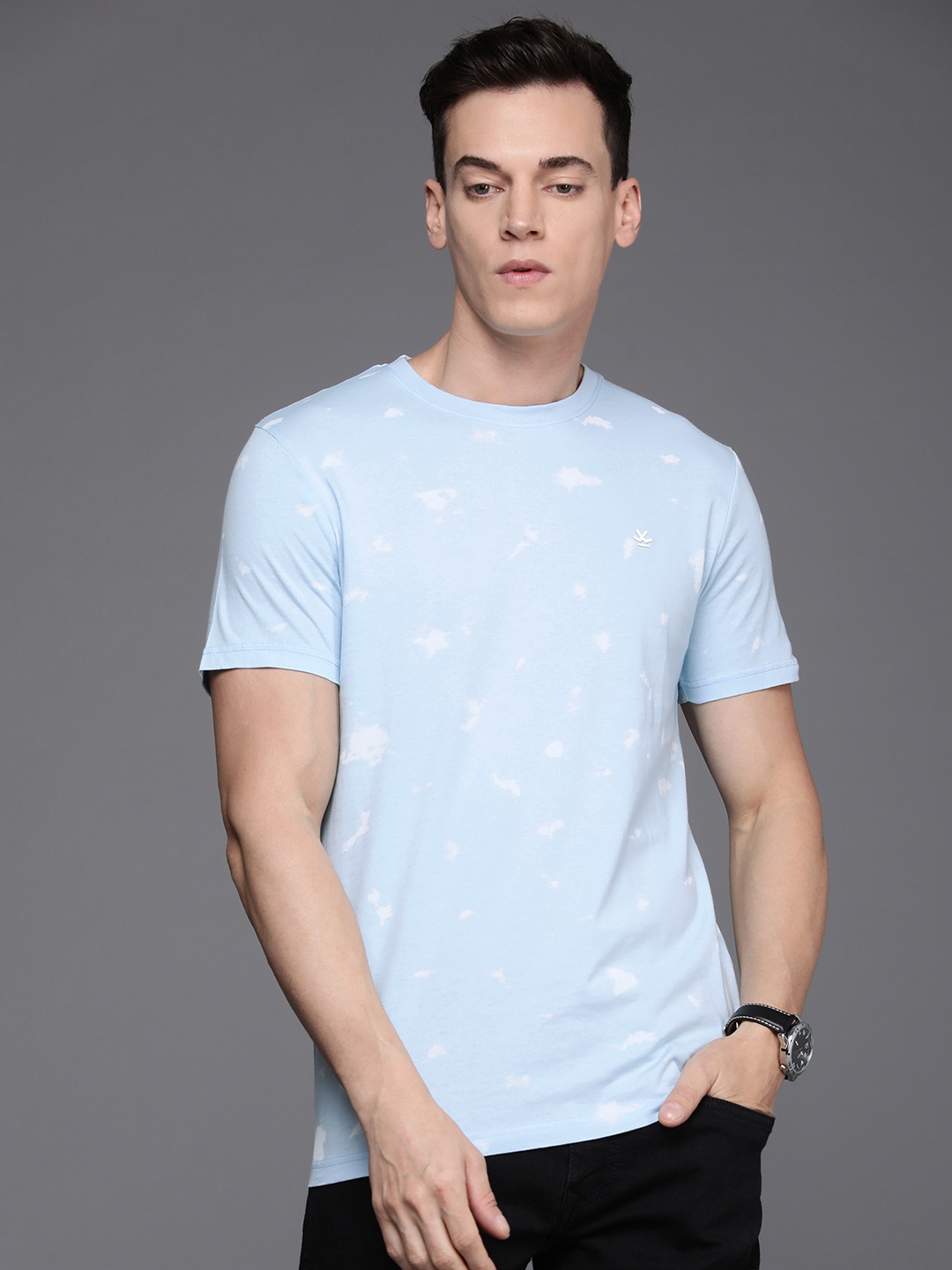 

WROGN Men Light Blue Abstract Printed Pure Cotton Applique Slim Fit T-shirt
