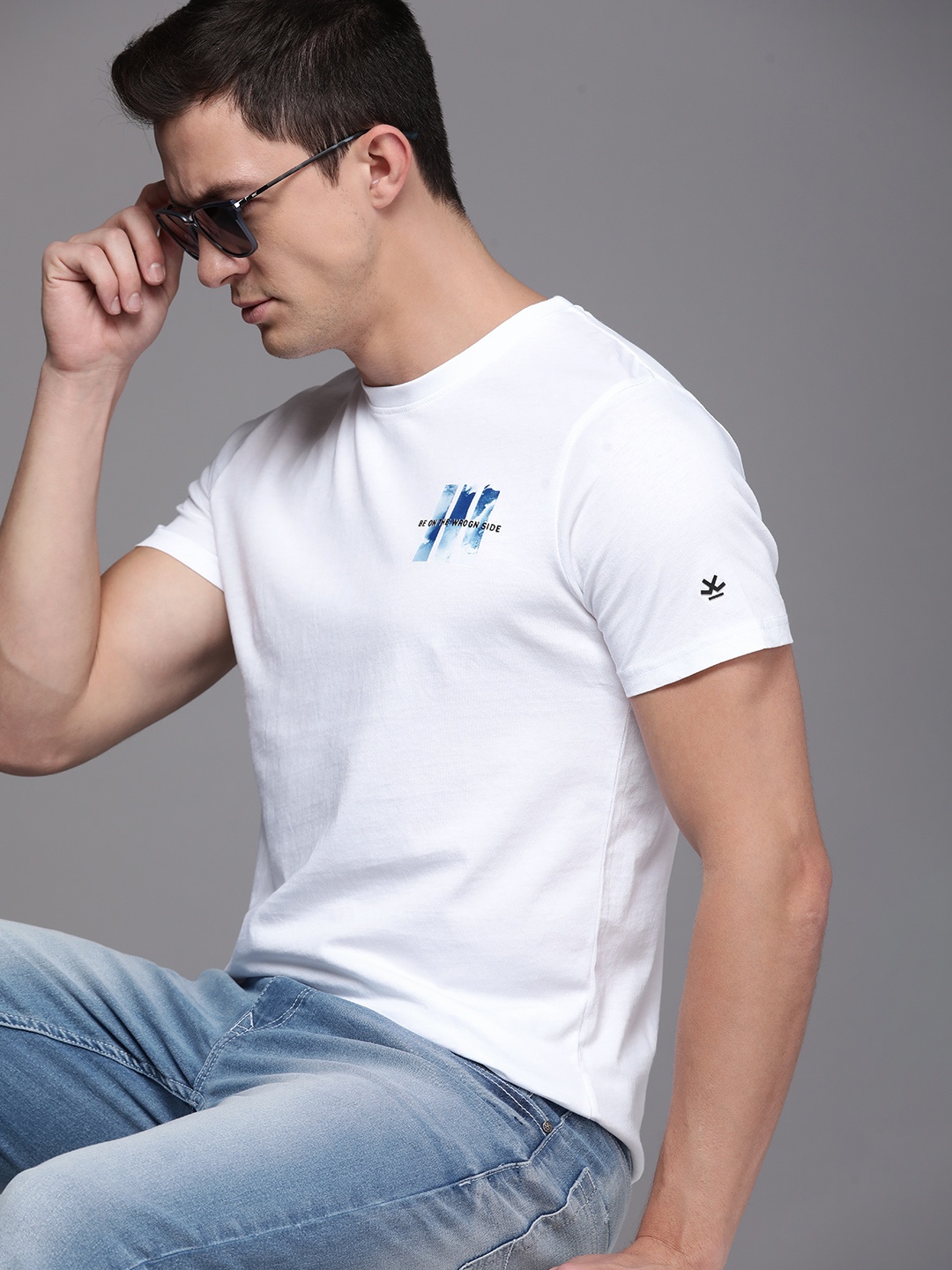 

WROGN Men White & Blue Brand Logo Striped Applique Pure cotton T-shirt