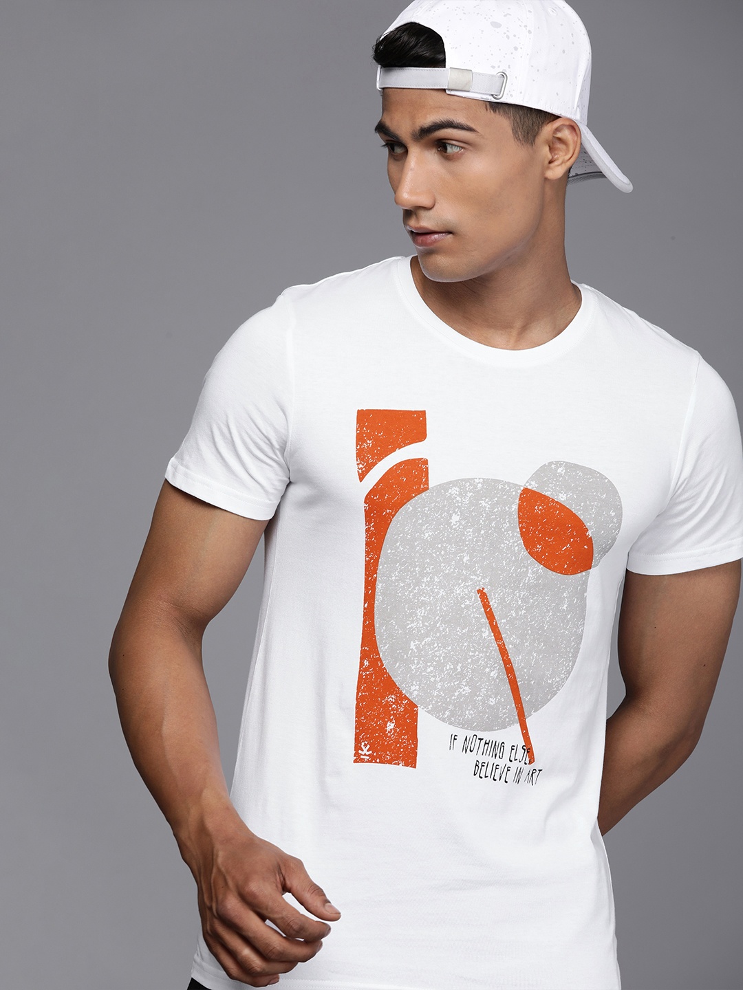 

WROGN Men White & Grey Graphic Printed Pure Cotton Slim Fit T-shirt
