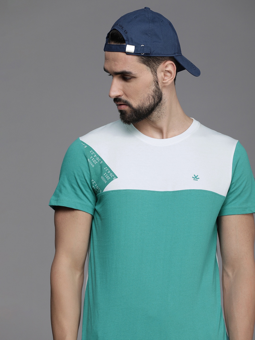 

WROGN Men White & Teal Green Colourblocked Pure Cotton Slim Fit T-shirt