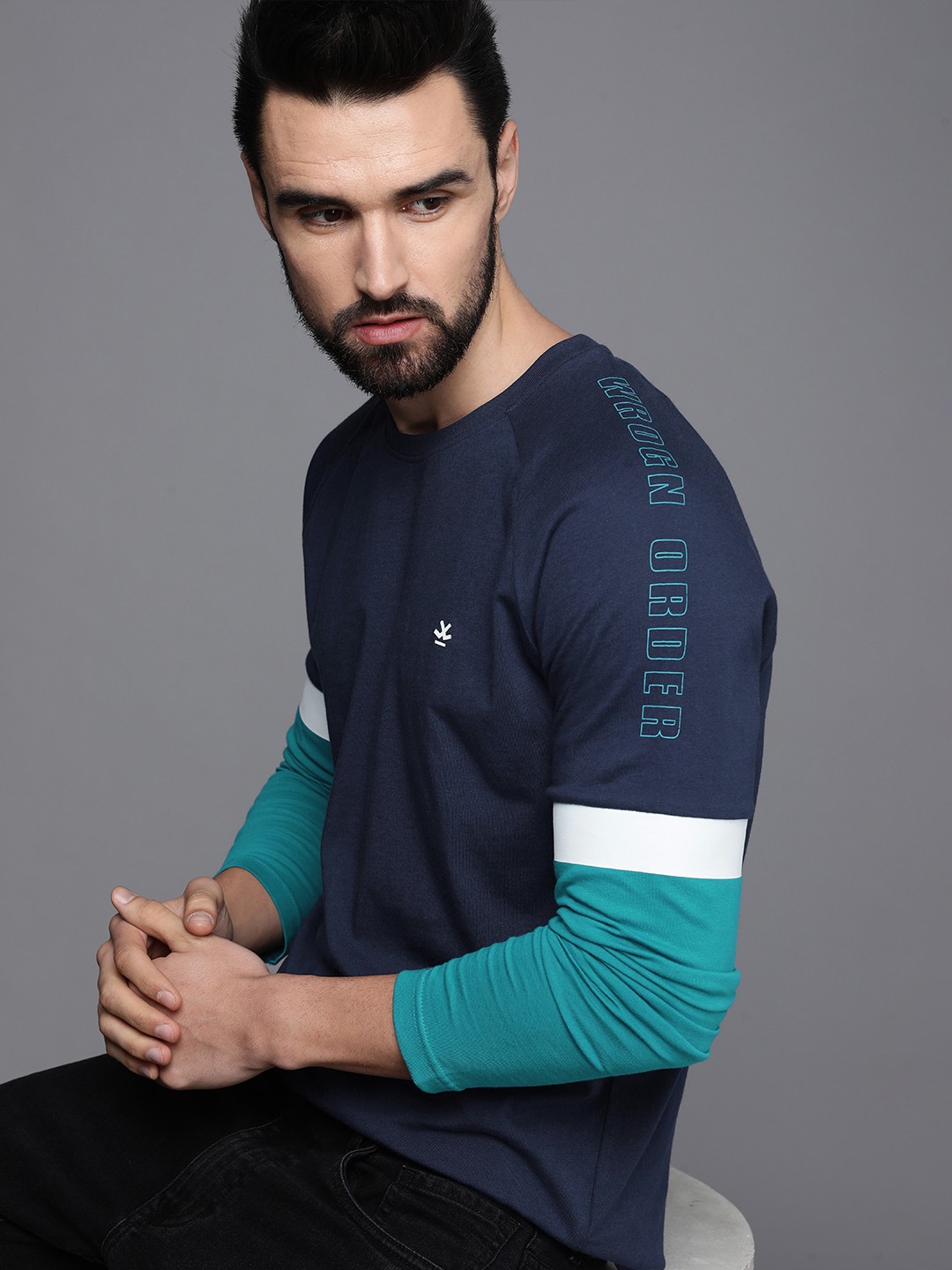 

WROGN Men Navy Blue & Teal Blue Pure Cotton Applique Slim Fit T-shirt