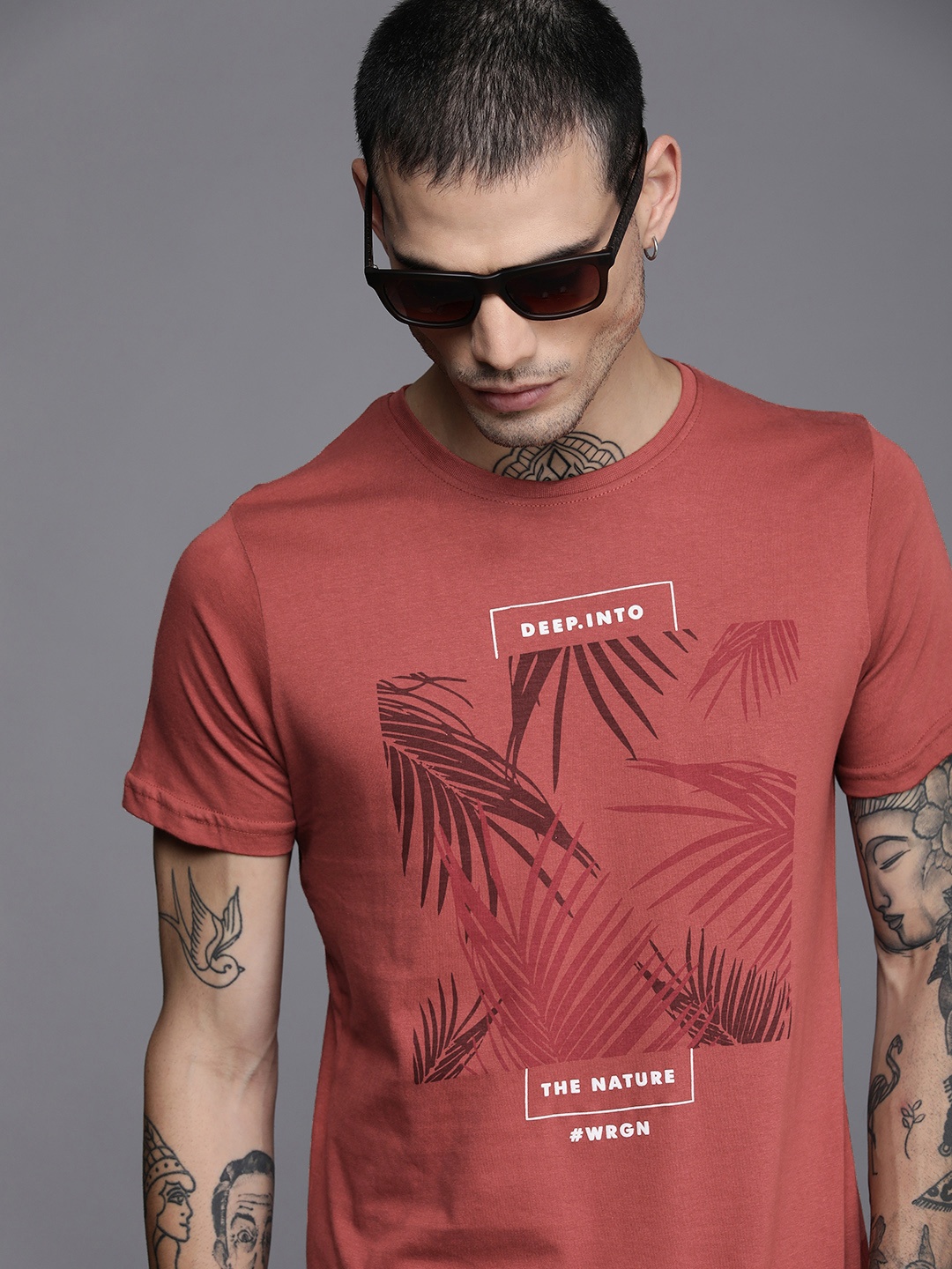 

WROGN Men Rust Graphic Printed Pure Cotton Applique Slim Fit T-shirt
