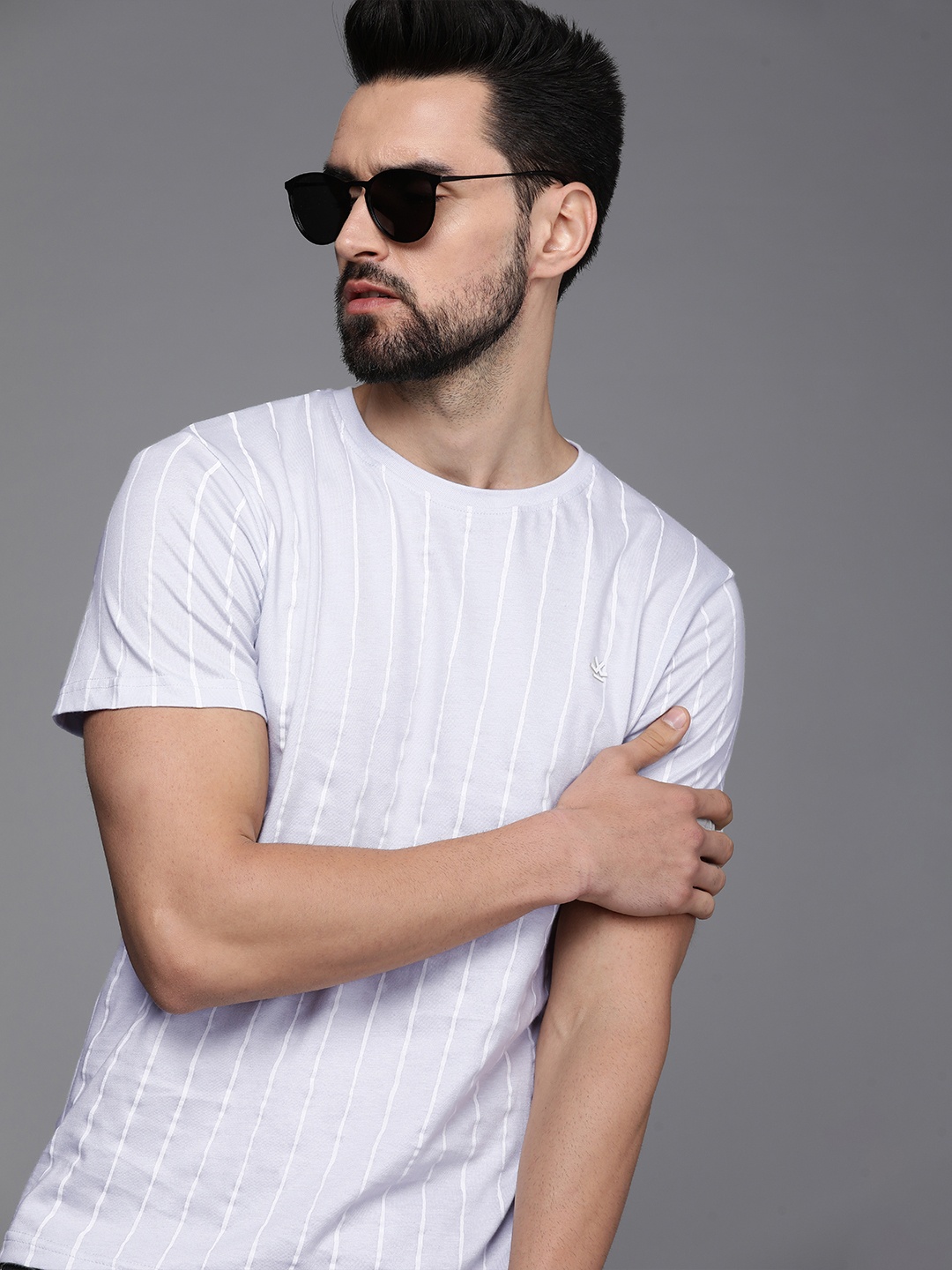

WROGN Men Blue & White Striped Slim Fit Pure Cotton T-shirt