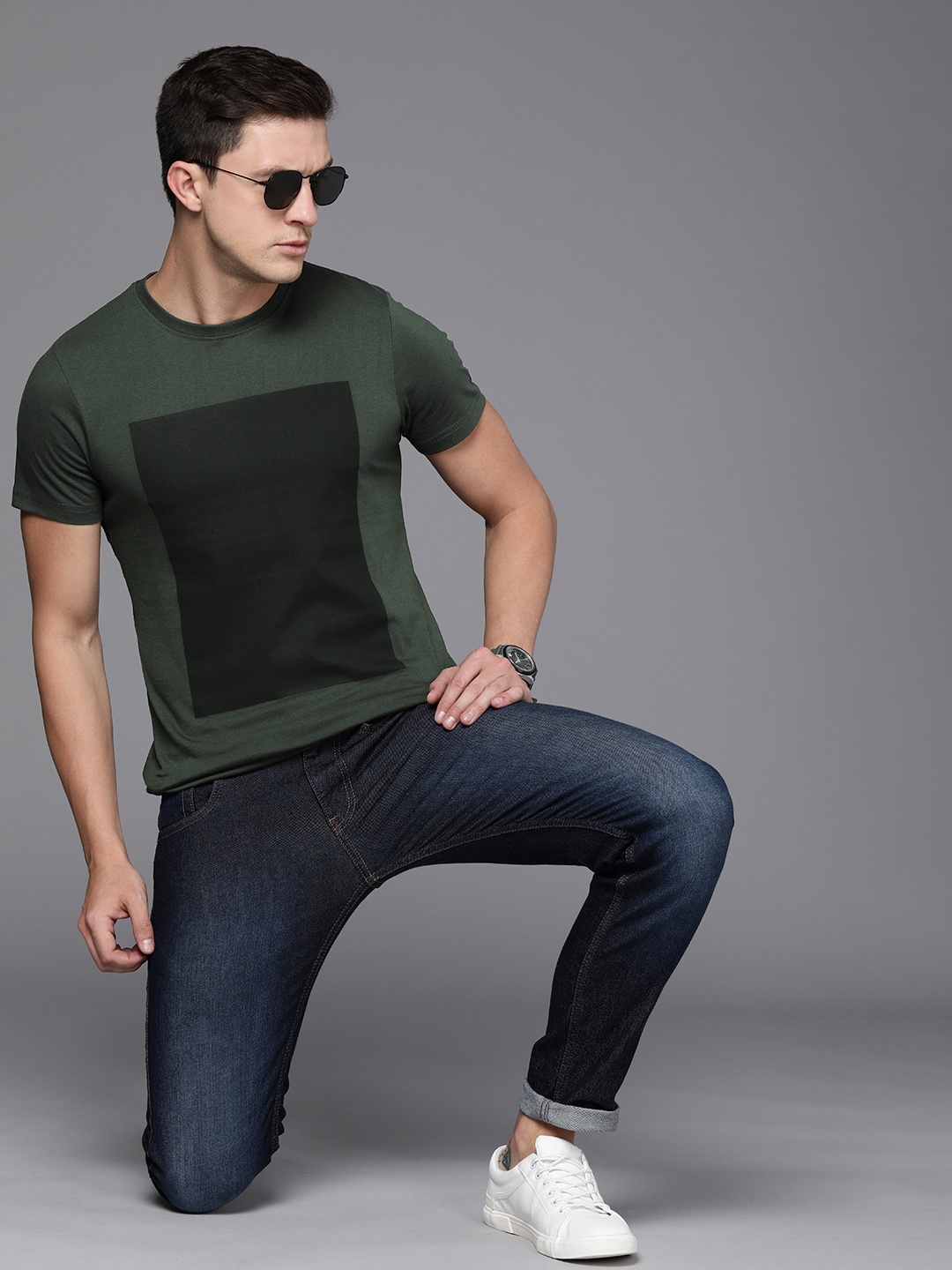 

WROGN Men Olive Green Colourblocked Slim Fit T-shirt