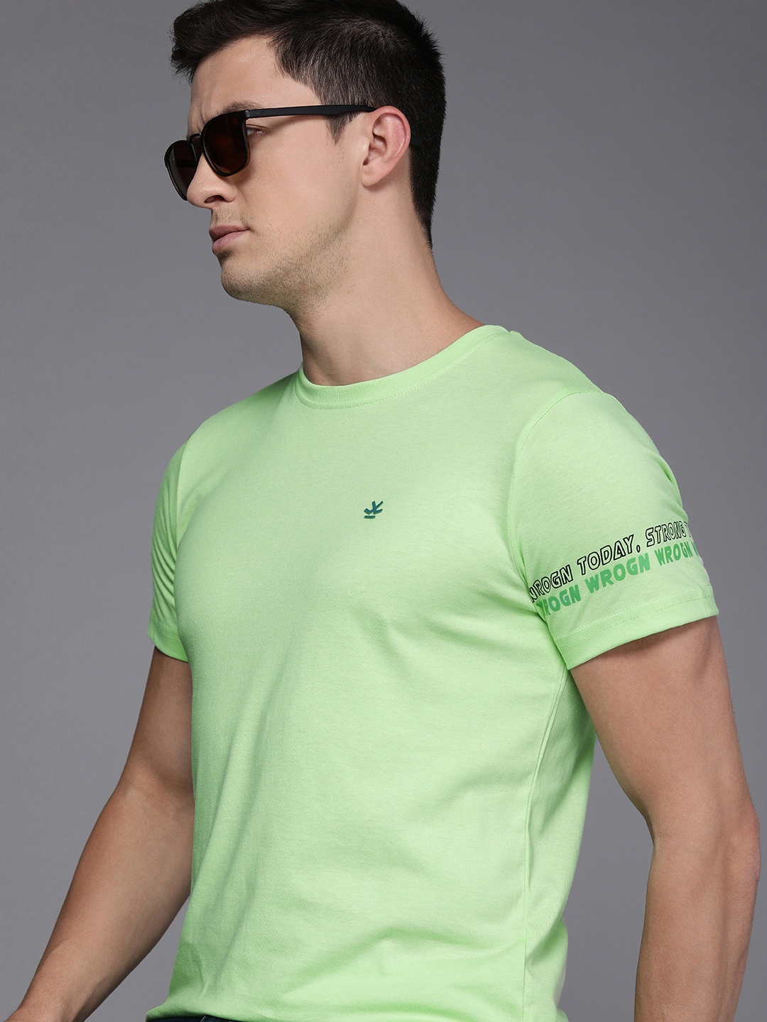 

WROGN Men Green & Black Brand Logo Printed Slim Fit T-shirt