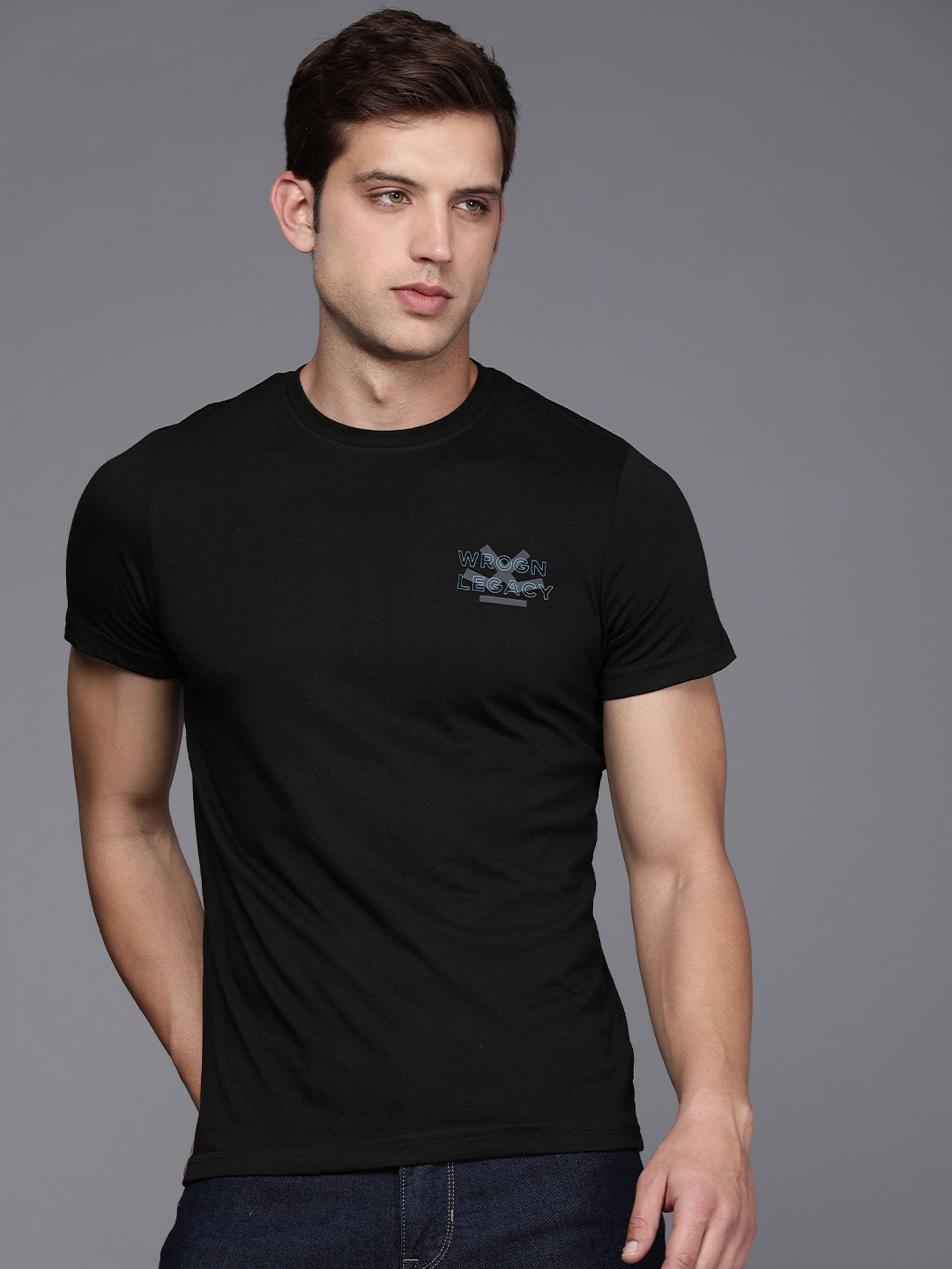

WROGN Men Black Typography Detail Solid Slim Fit T-shirt