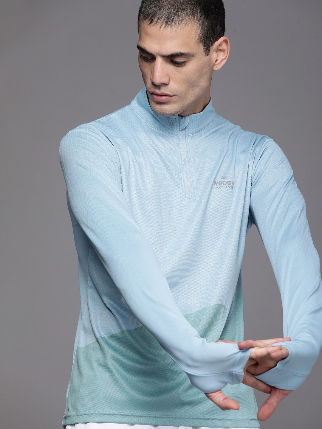 

WROGN ACTIVE Men Blue & Green Colourblocked High Neck Slim Fit T-shirt