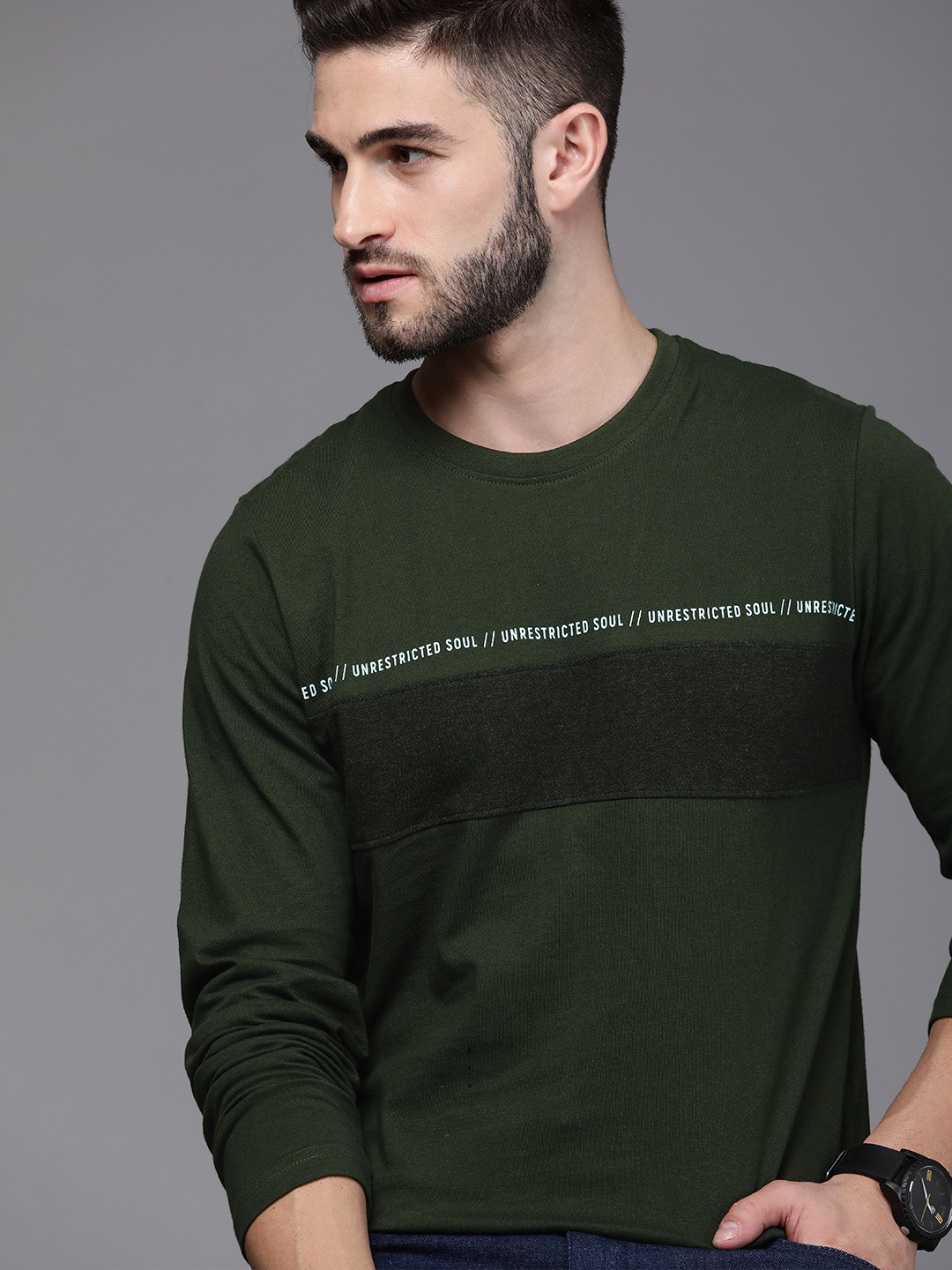 

WROGN Men Olive Green & Charcoal Grey Colourblocked Pure Cotton Slim Fit T-shirt