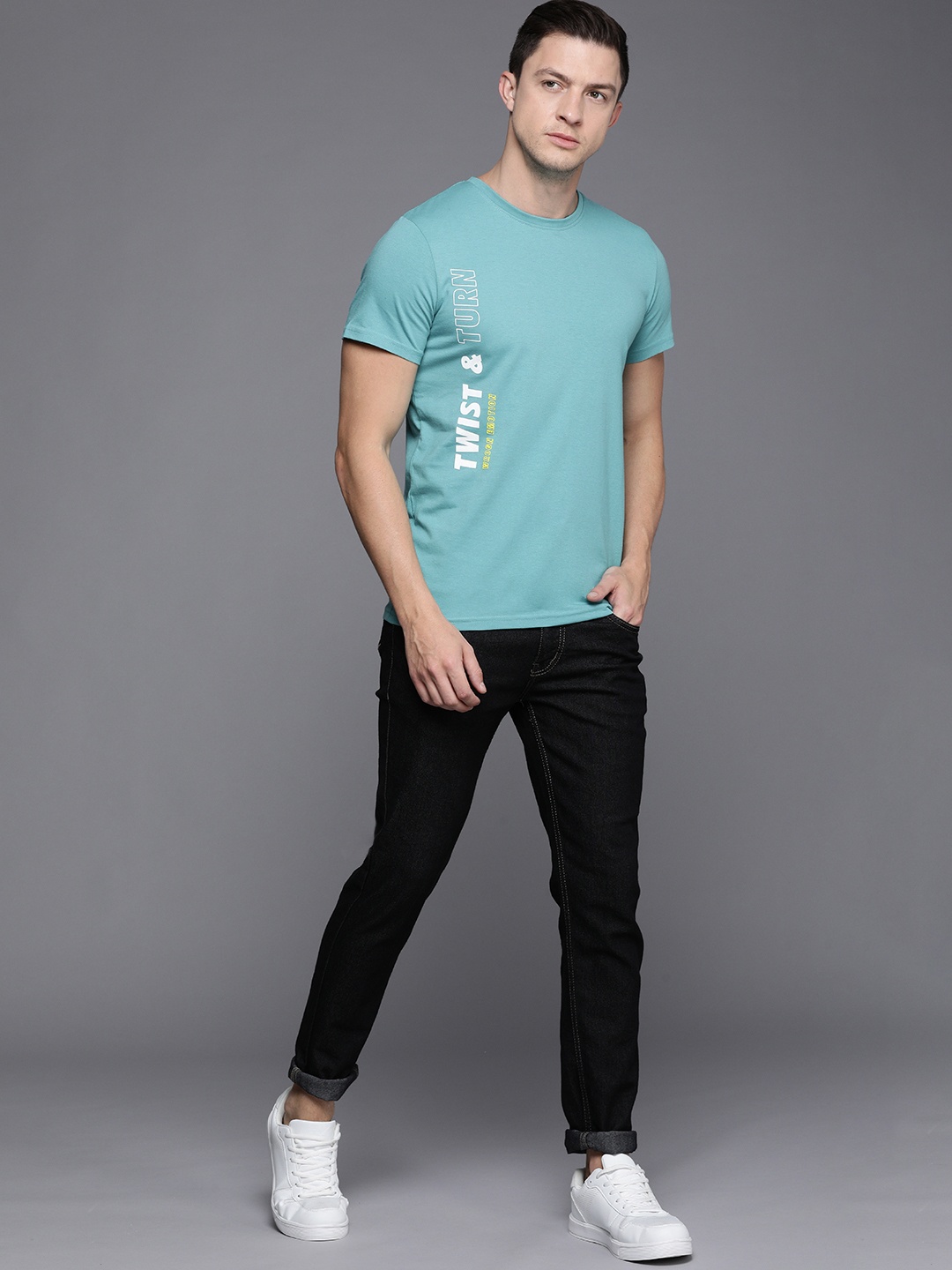 

WROGN Men Sea Green Typography Printed Slim Fit Casual T-shirt
