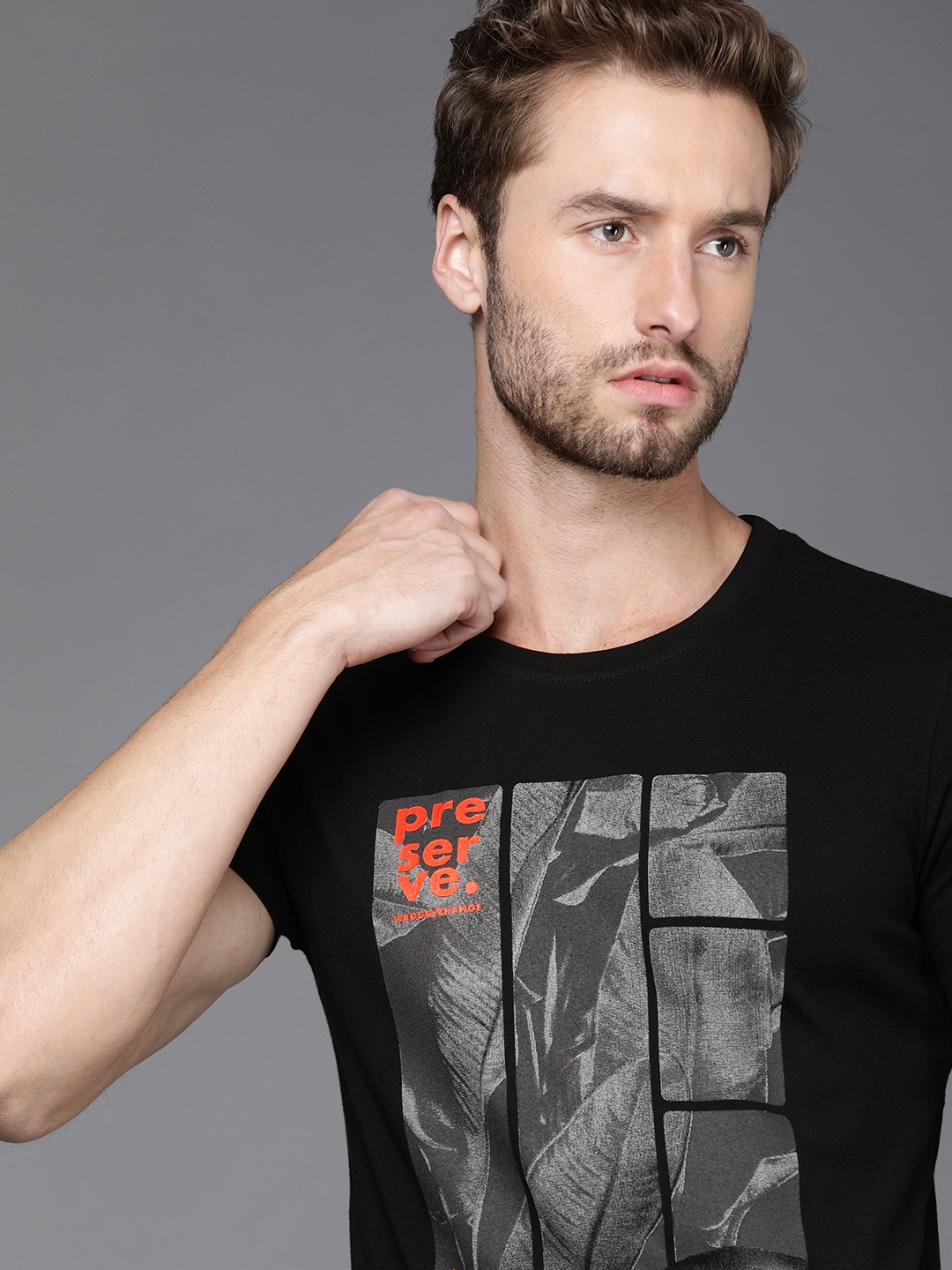 

WROGN Men Black & Grey Graphic Printed Pure Cotton Slim Fit T-shirt