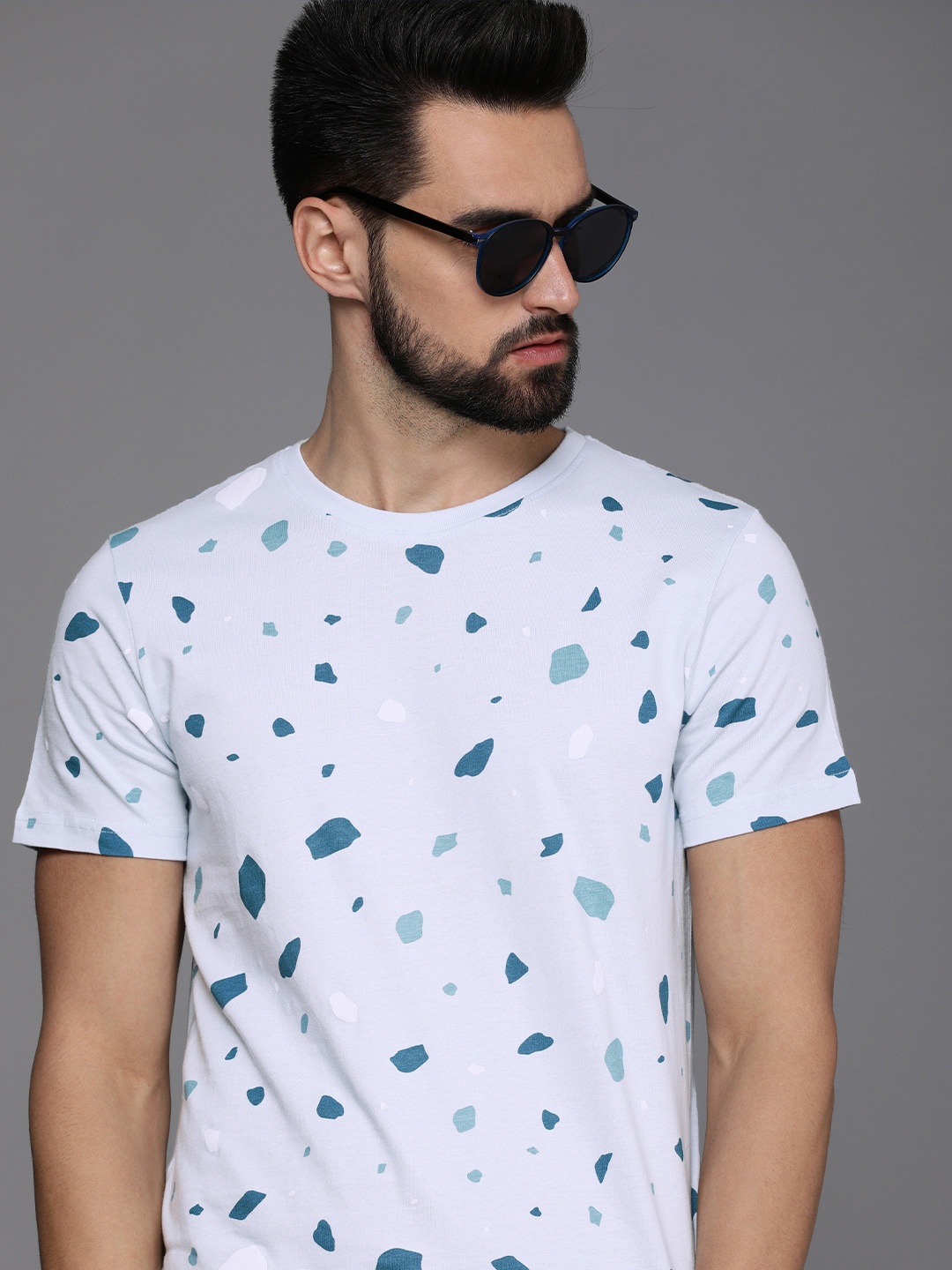 

WROGN Men Blue & White Printed Pure Cotton Slim Fit T-shirt