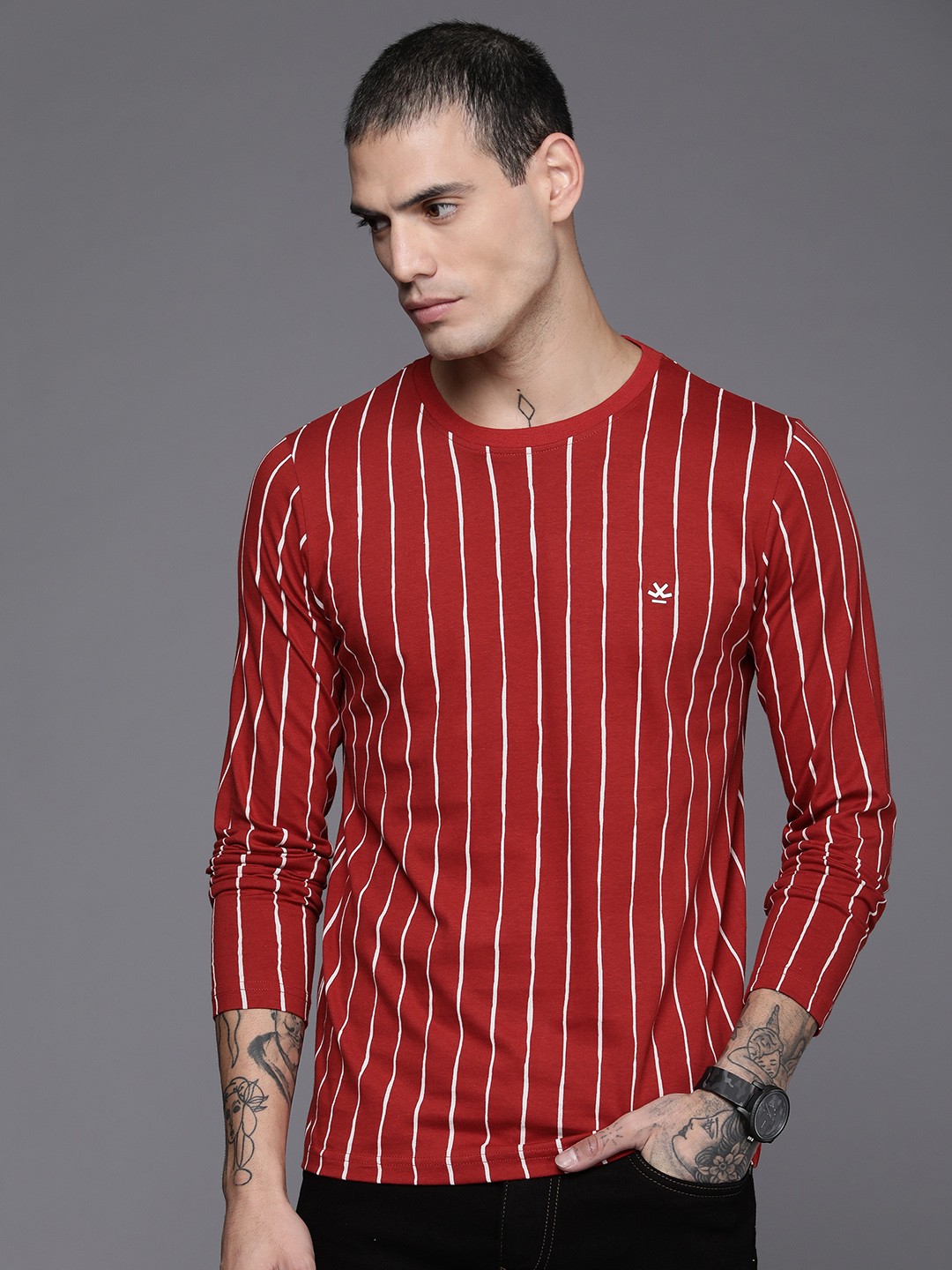 

WROGN Men Red & White Striped Pure Cotton Slim Fit T-shirt