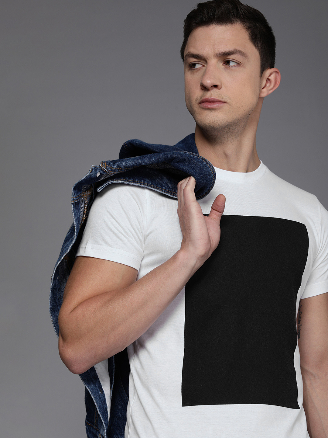 

WROGN Men White & Black Colourblocked T-shirt