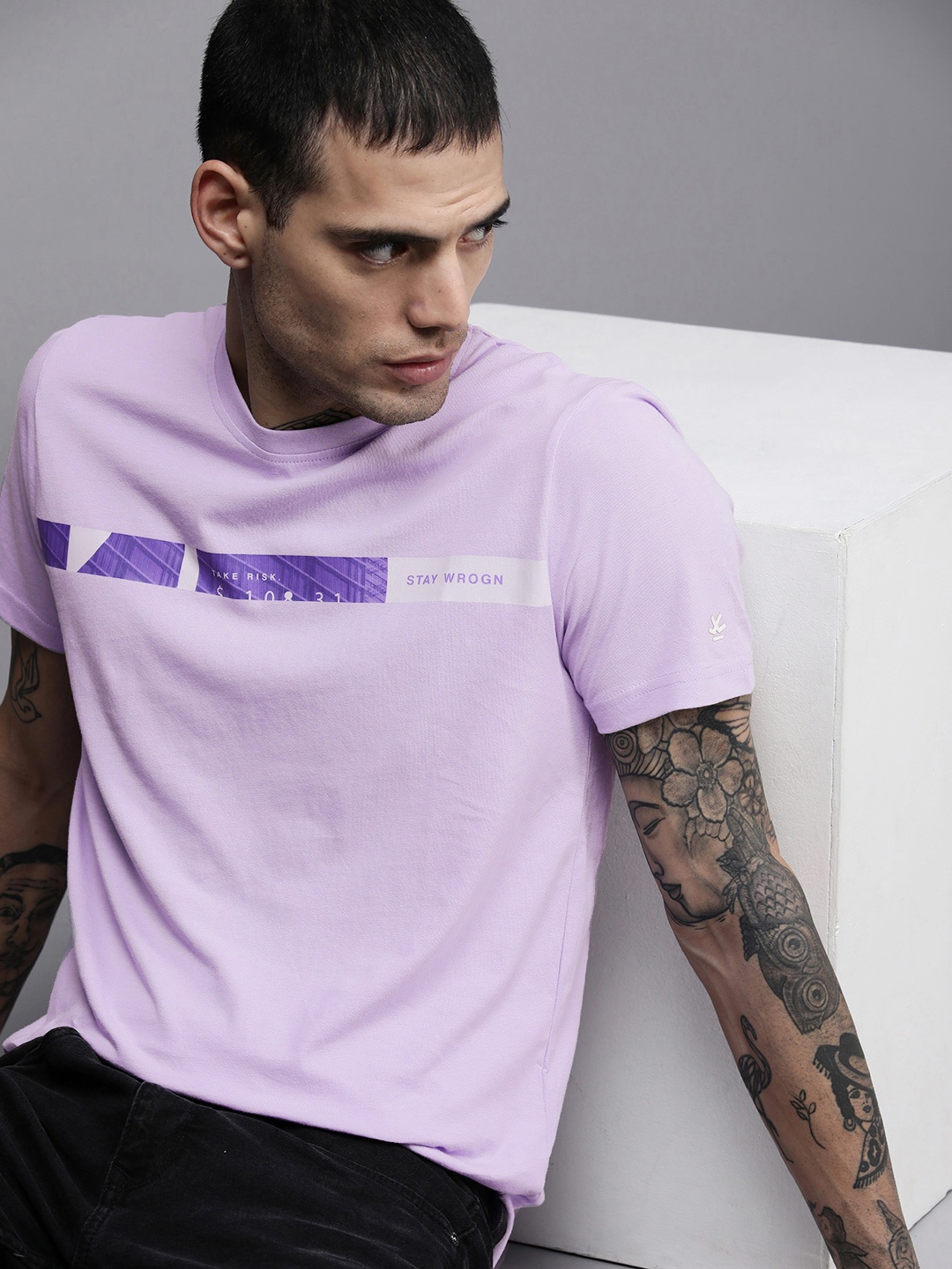 

WROGN Men Lavender Brand Logo Printed Pure Cotton Slim Fit T-shirt