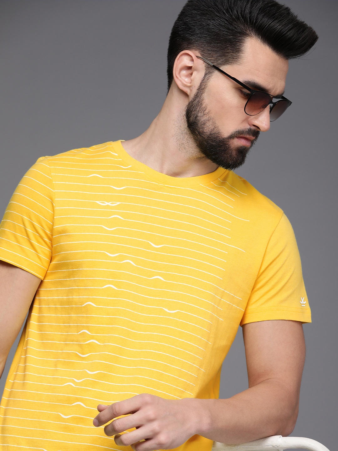 

WROGN Men Yellow & White Striped Pure Cotton Slim Fit T-shirt