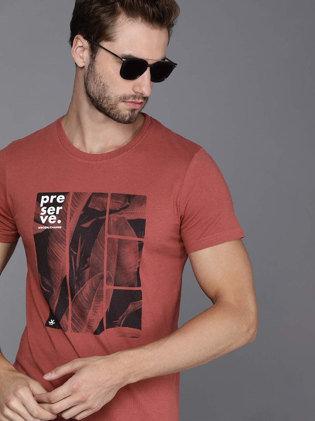 

WROGN Men Peach-Coloured Graphic Printed Pure Cotton Slim Fit T-shirt