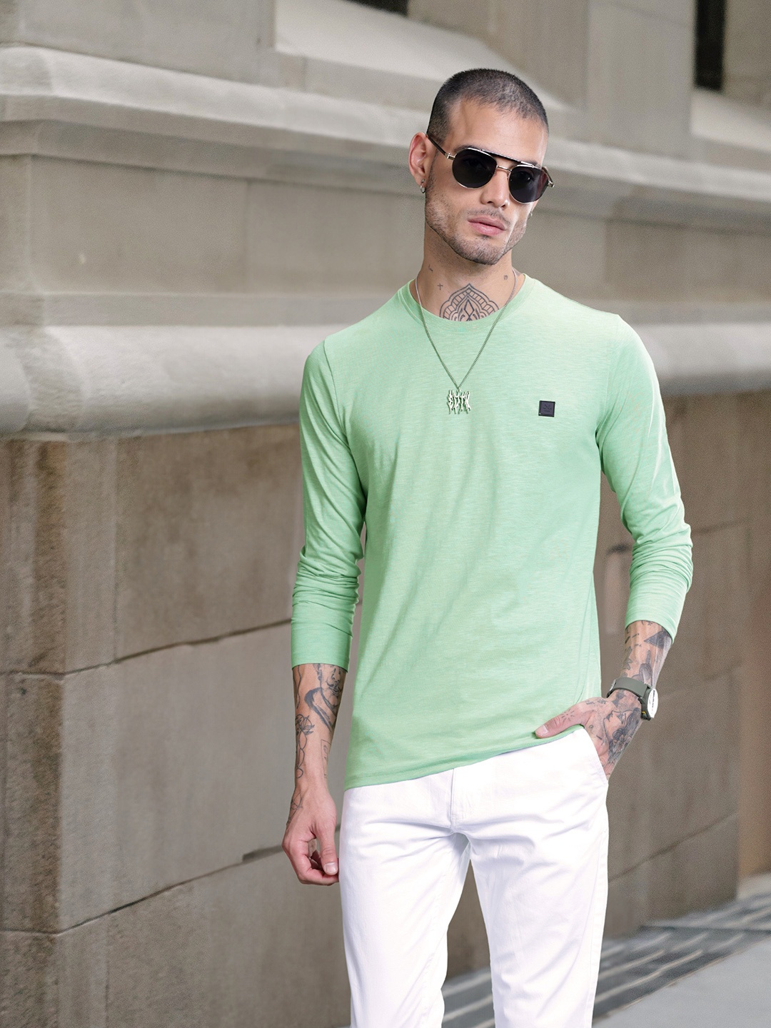 

WROGN Men Green Solid Pure Cotton Slim Fit T-shirt