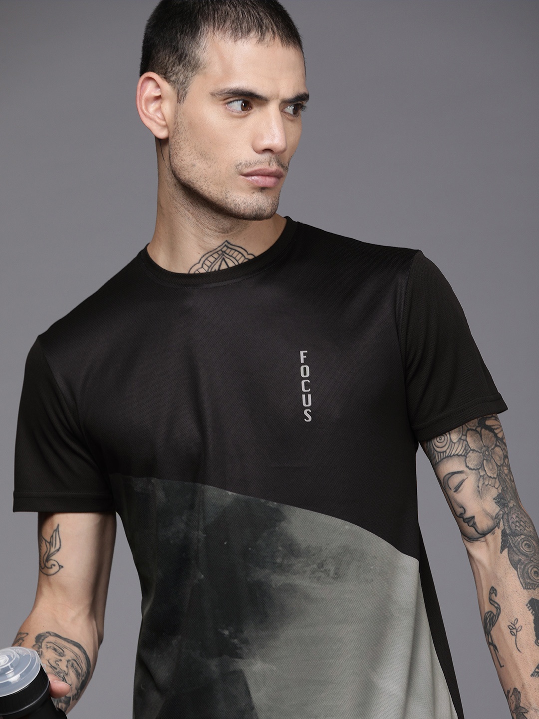 

WROGN ACTIVE Men Dyed Slim Fit T-shirt, Black