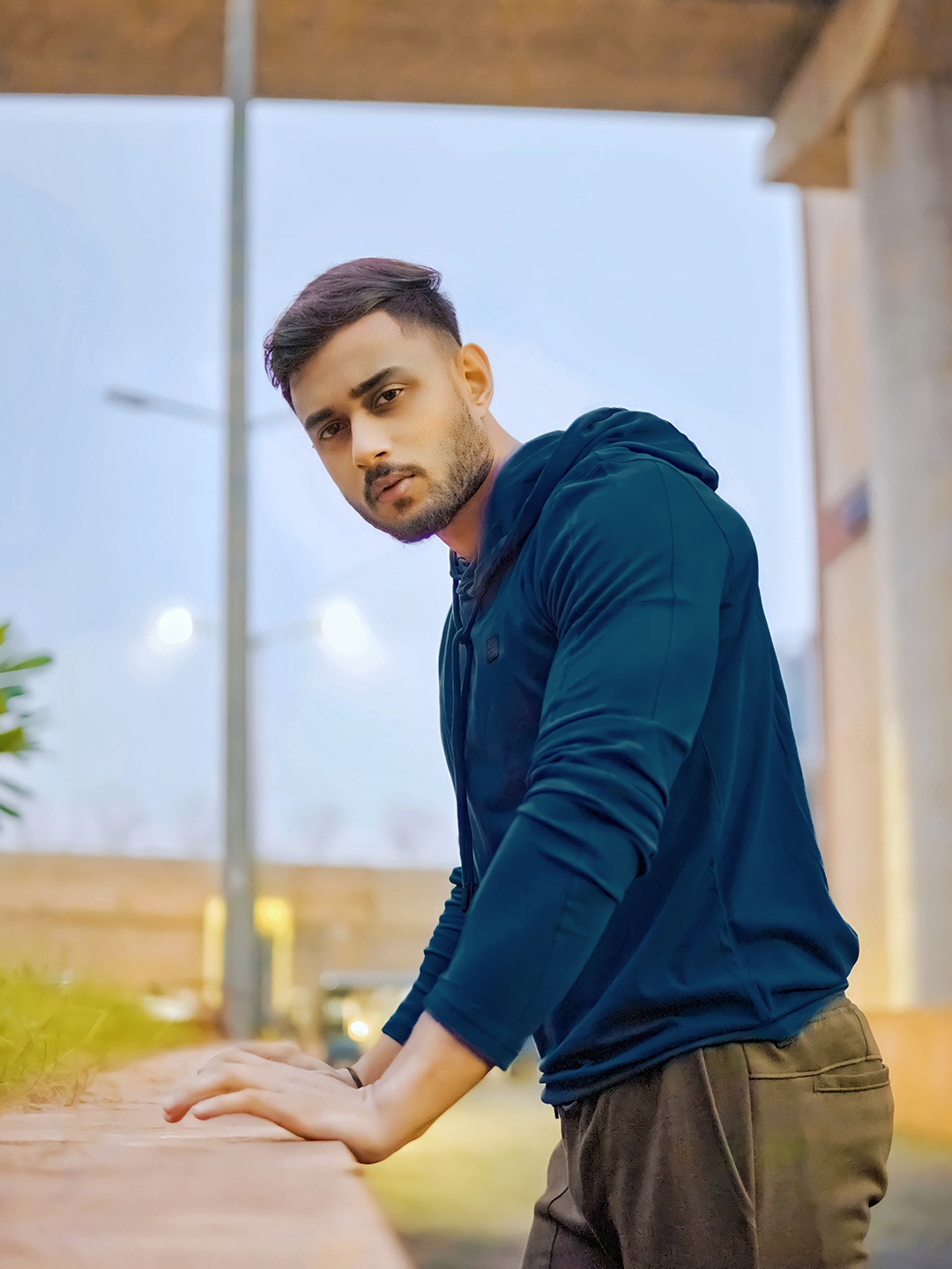 

WROGN Men Teal Blue Solid Pure Cotton Slim Fit Casual T-shirt