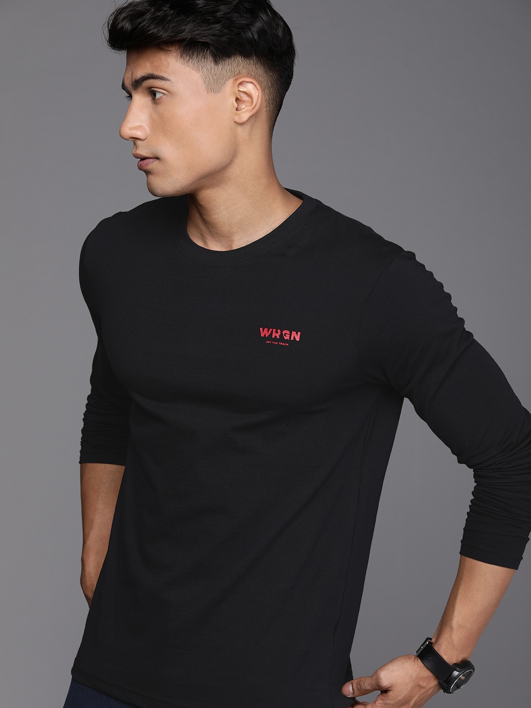 

WROGN Men Black Solid Slim Fit T-shirt
