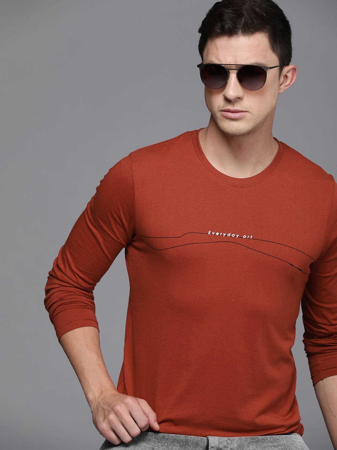 

WROGN Men Red & Black Typography Printed Pure Cotton Slim Fit T-shirt