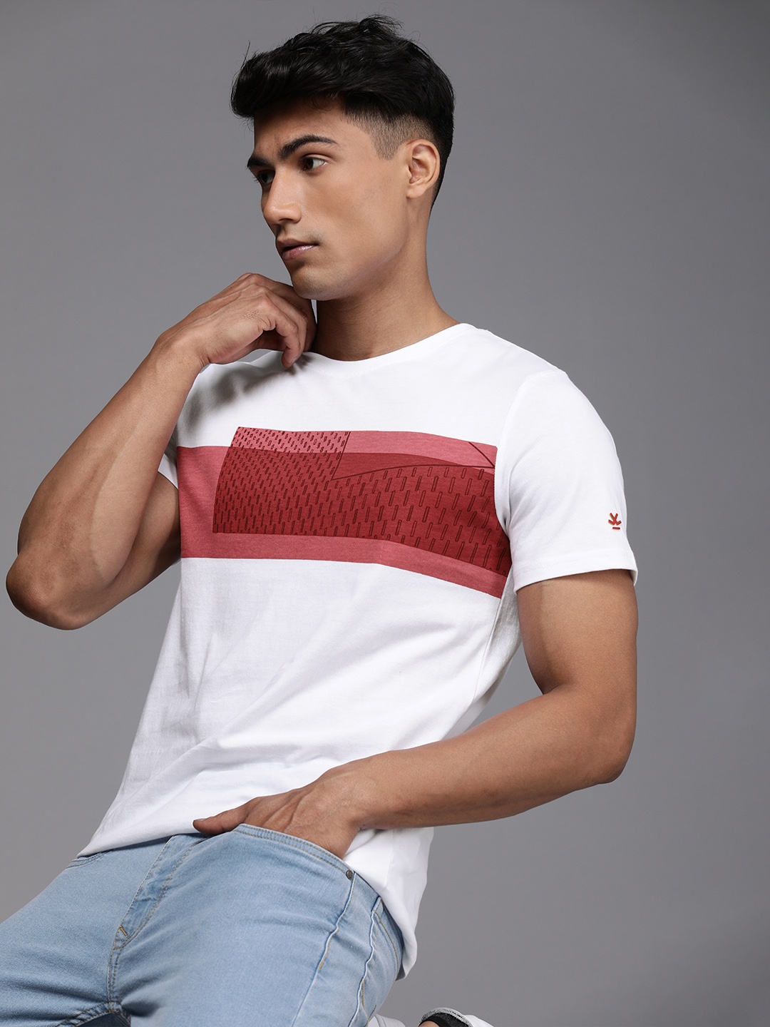 

WROGN Men White & Peach-Coloured Colourblocked Slim Fit T-shirt