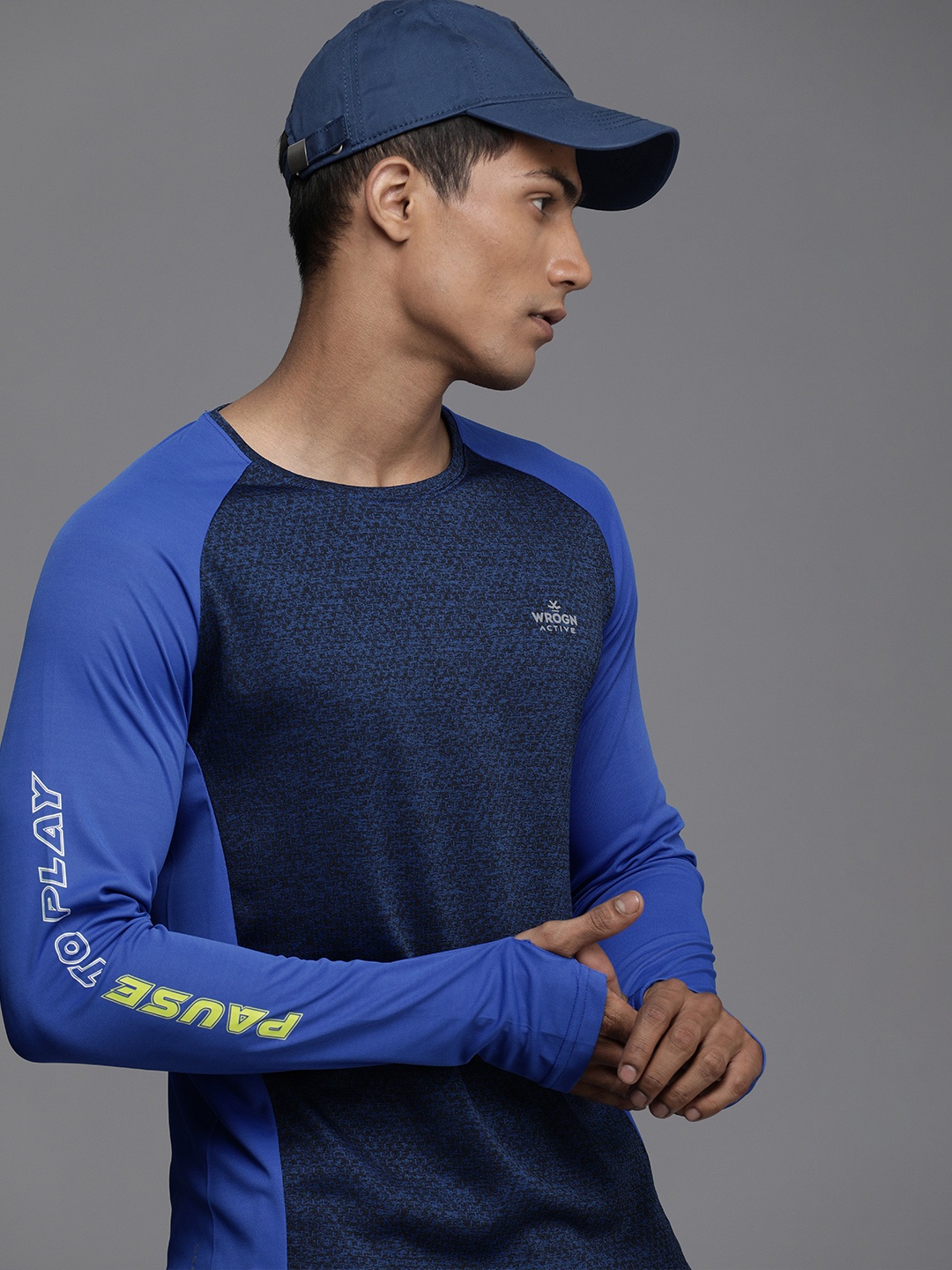 

WROGN ACTIVE Men Navy Blue Self-Design Raglan Sleeves T-shirt