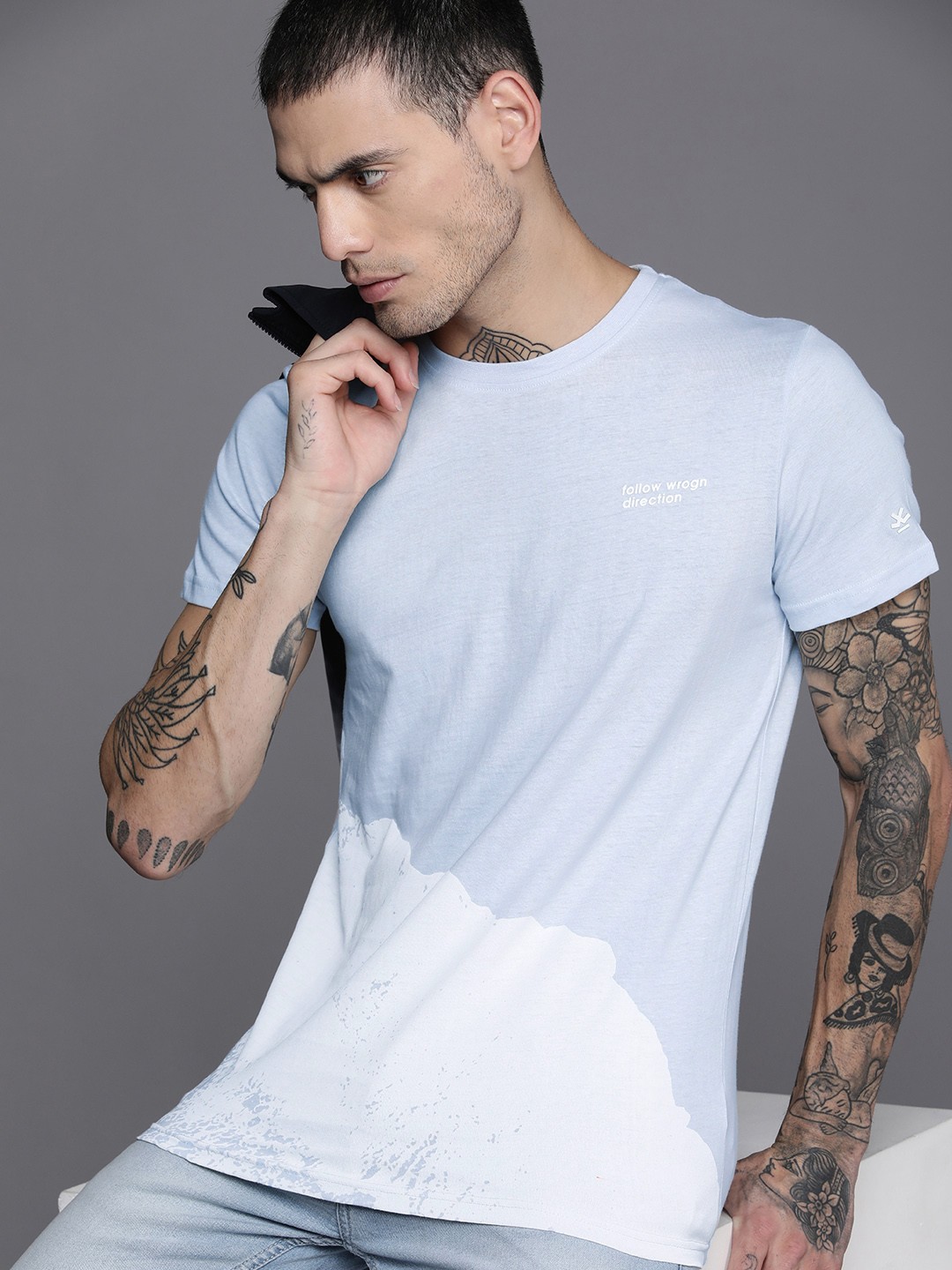 

WROGN Men Blue & White Colourblocked Pure Cotton Slim Fit T-shirt