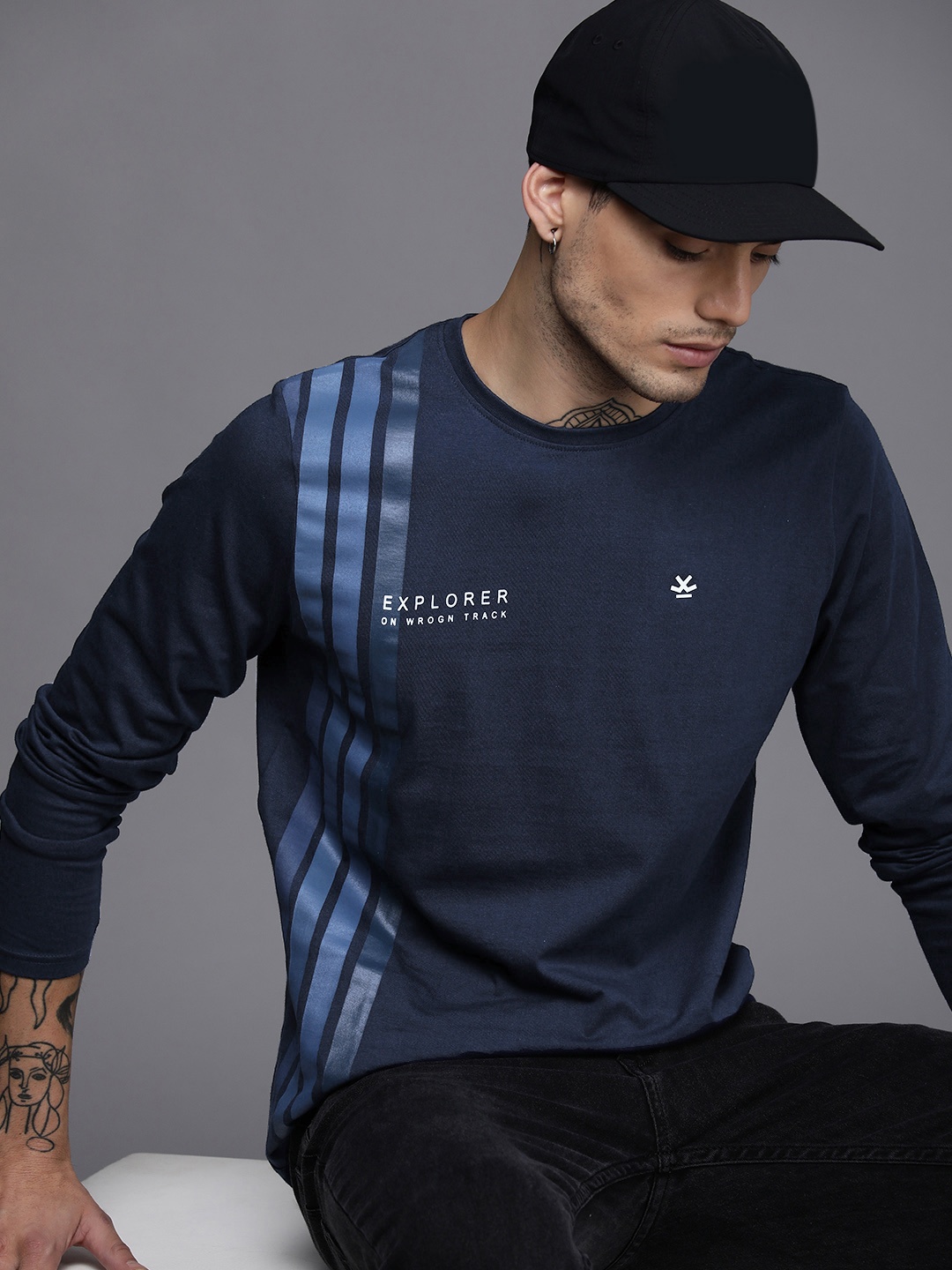 

WROGN Men Navy Blue Self-Striped Typography Printed Pure Cotton Slim Fit T-shirt