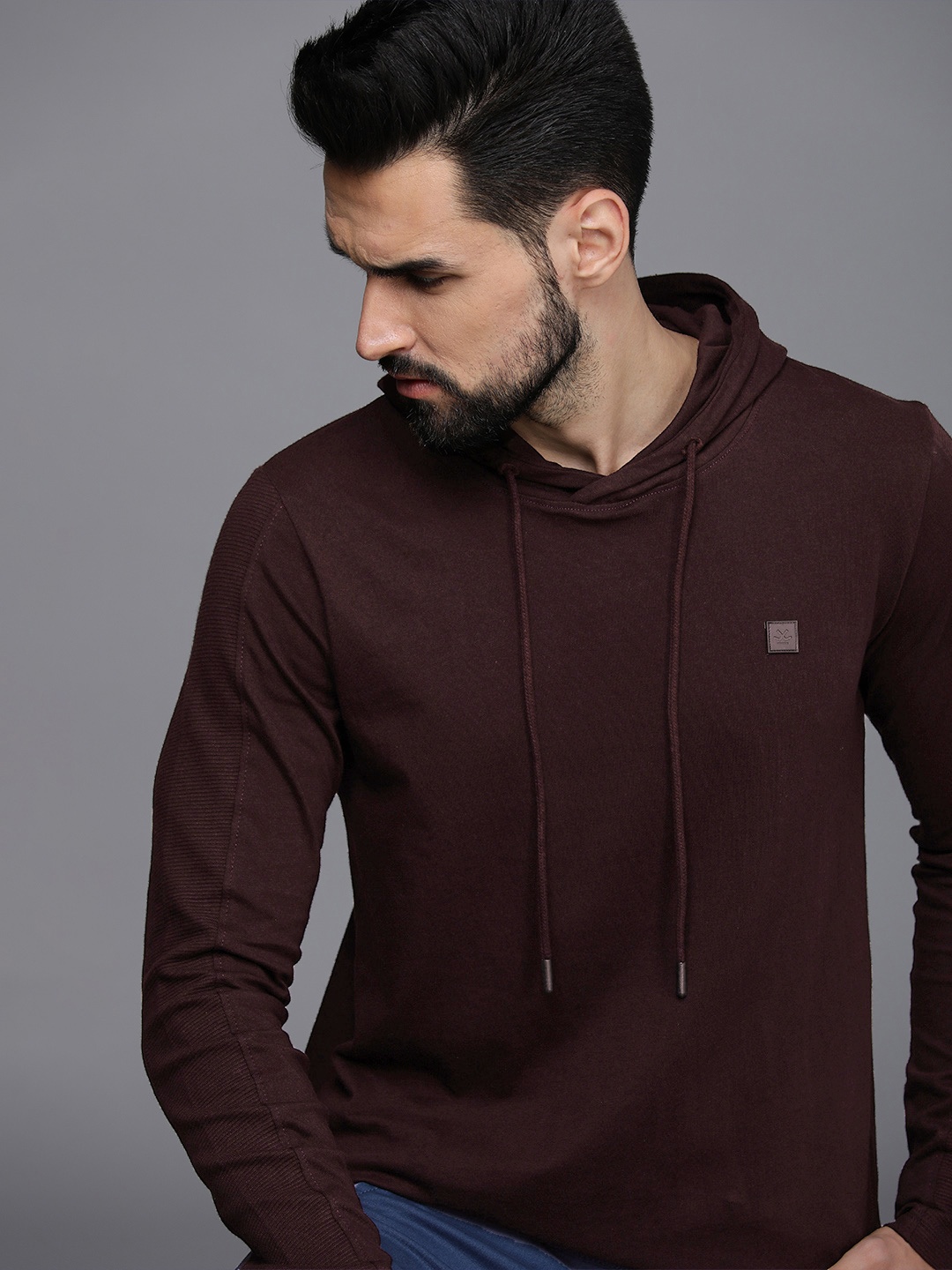 

WROGN Men Burgundy Solid Pure Cotton Slim Fit Hooded Casual T-shirt