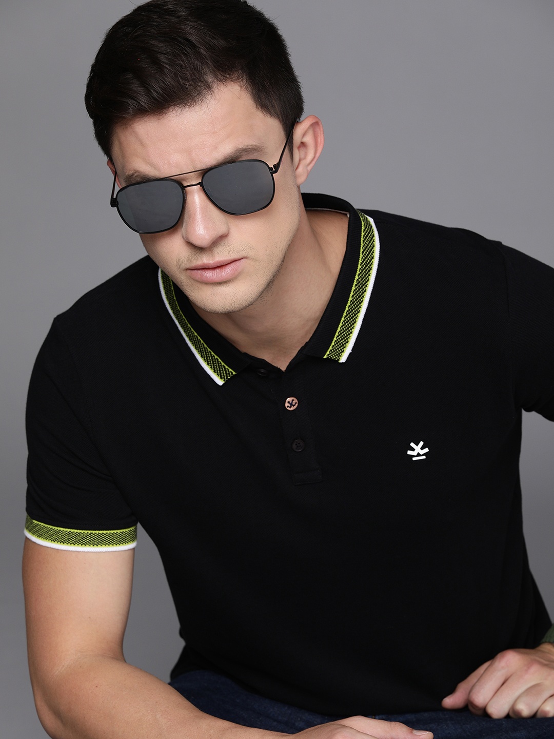 

WROGN Men Black & Olive Green Pure Cotton Slim Fit T-shirt With Contrast Collar