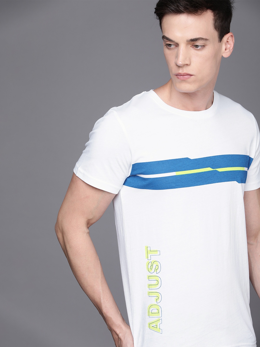 

WROGN Men White & Blue Striped Pure Cotton Slim Fit T-shirt