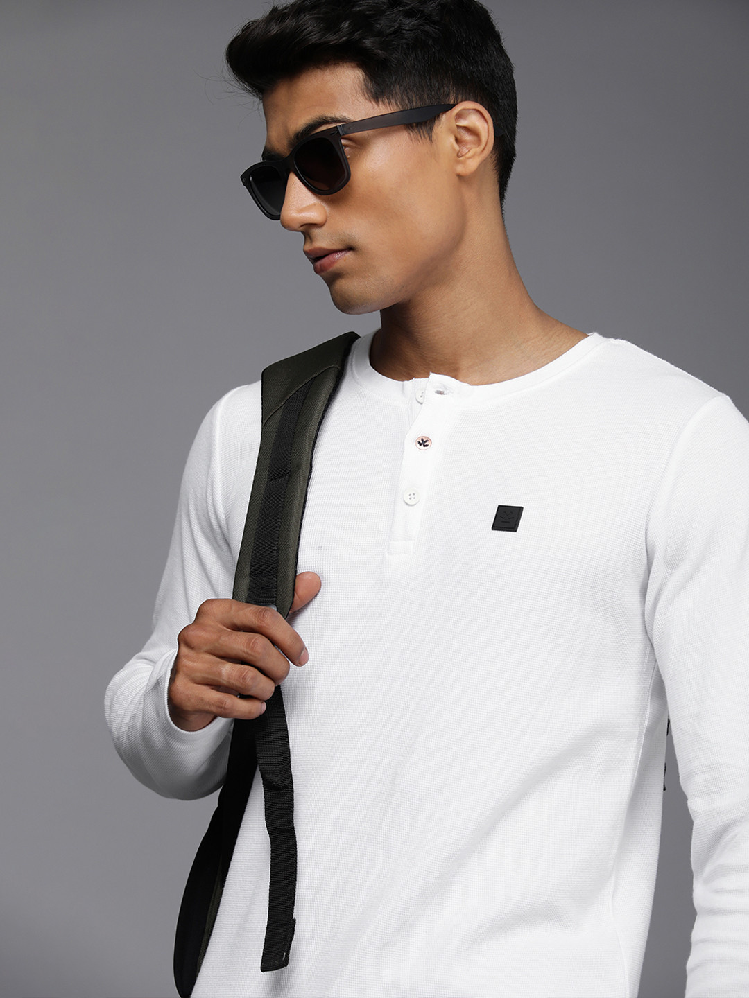 

WROGN Men White Textured Pure Cotton Long Sleeves Henley Neck T-shirt