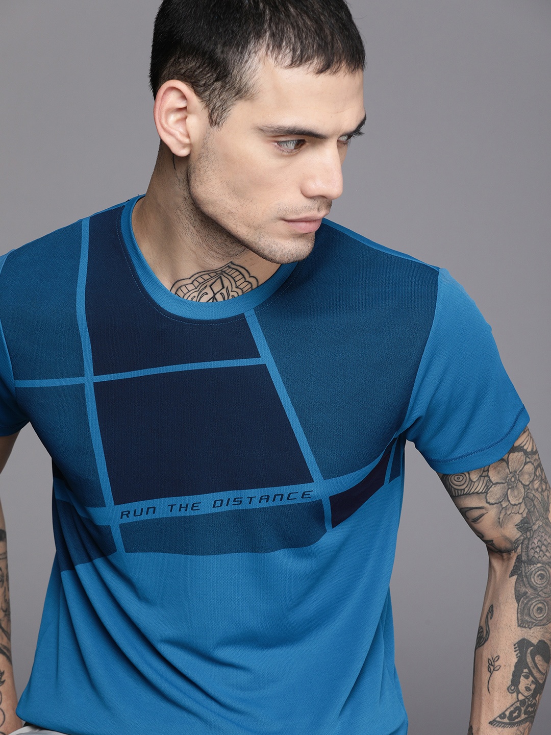 

WROGN ACTIVE Men Blue & Black Typography Colourblocked Slim Fit T-shirt