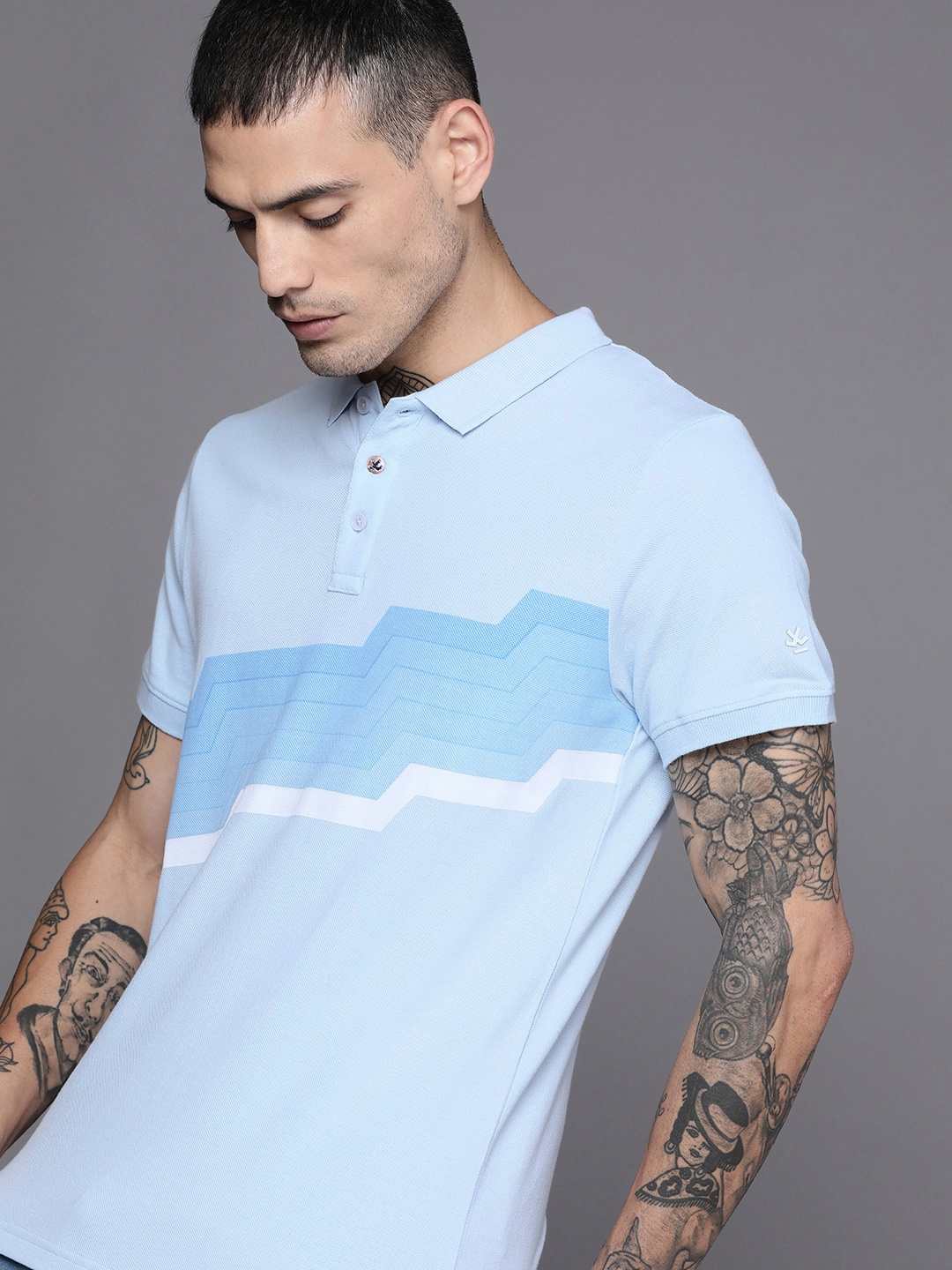 

WROGN Men Light Blue Geometric Printed Polo Collar Pure Cotton Slim Fit T-shirt