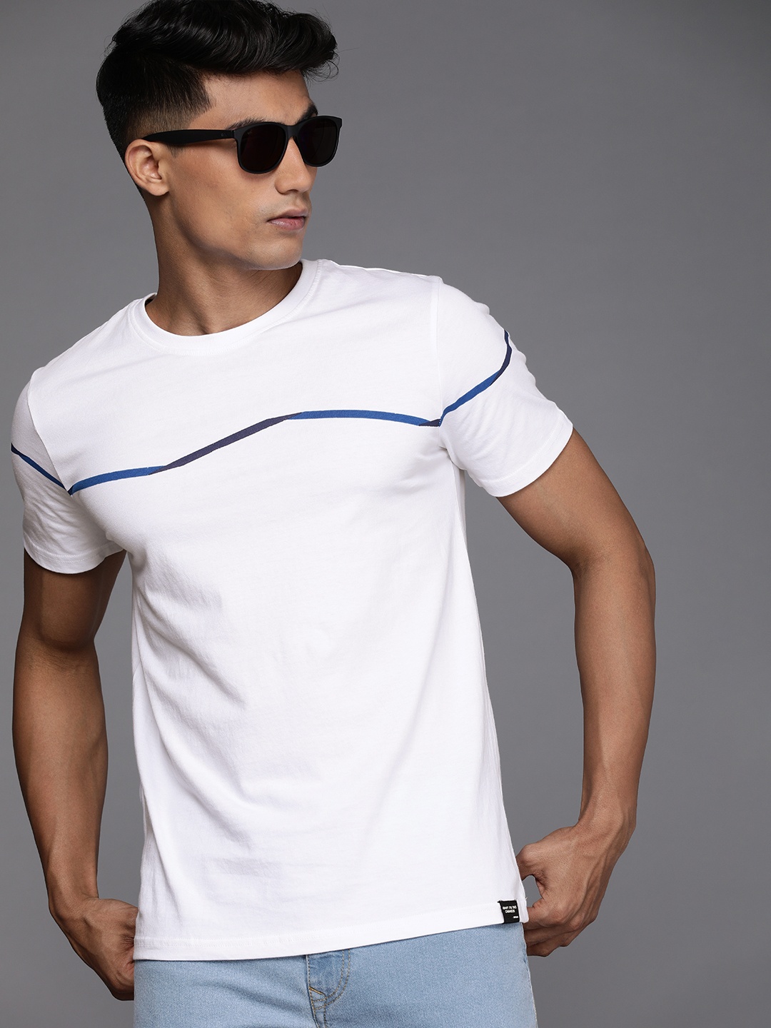 

WROGN Men White & Blue Striped Slim Fit T-shirt