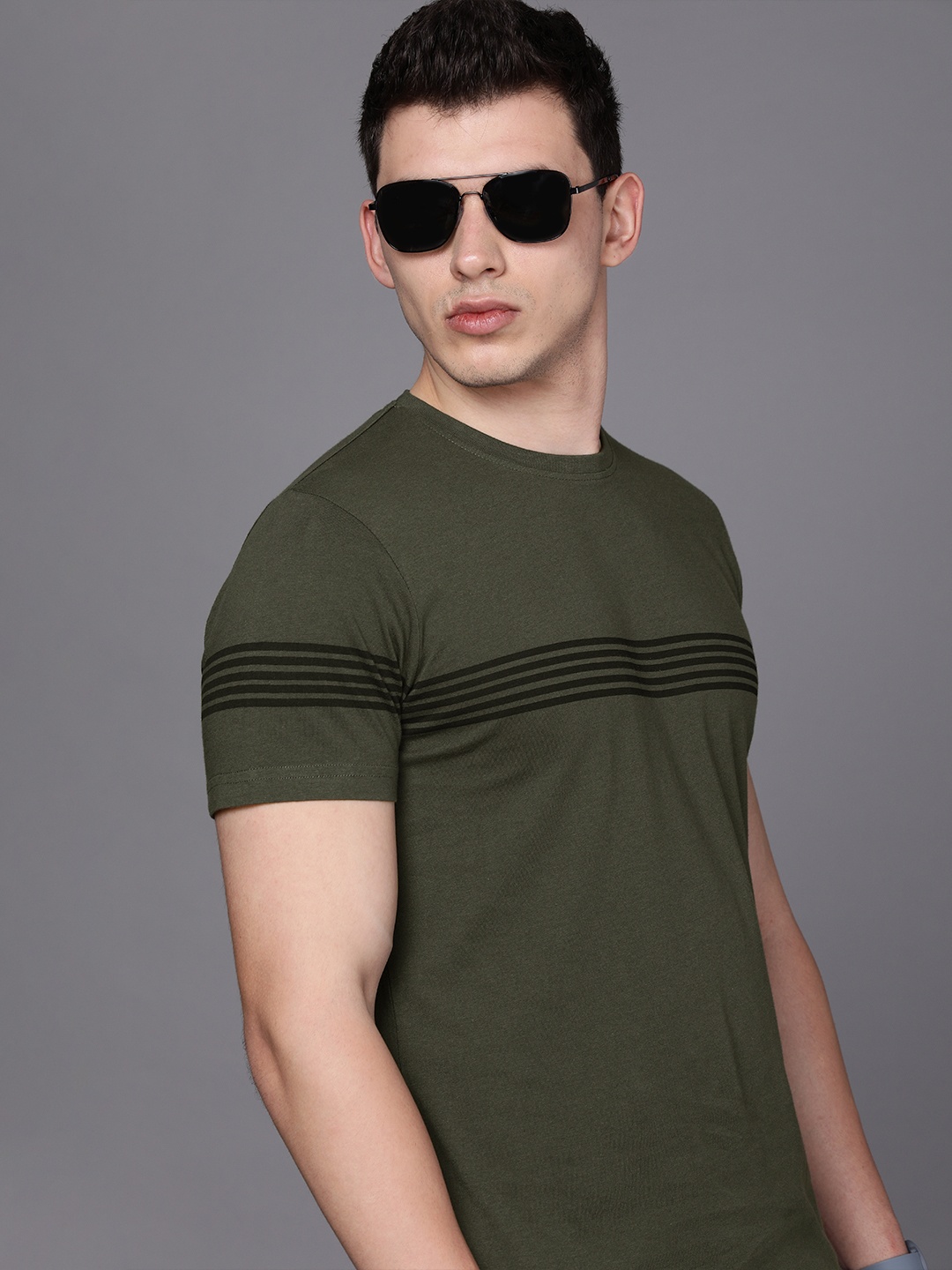 

WROGN Men Olive Green Slim Fit Pure Cotton T-shirt