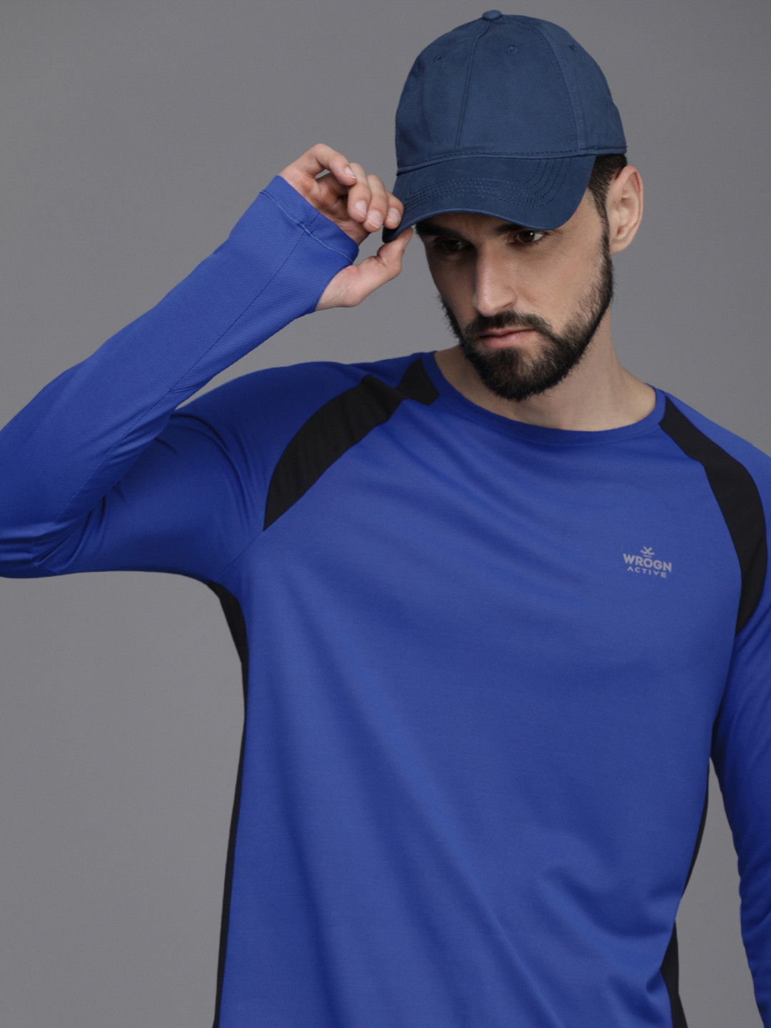 

WROGN ACTIVE Men Blue & Black Brand Logo Printed Slim Fit T-shirt With Thumbhole