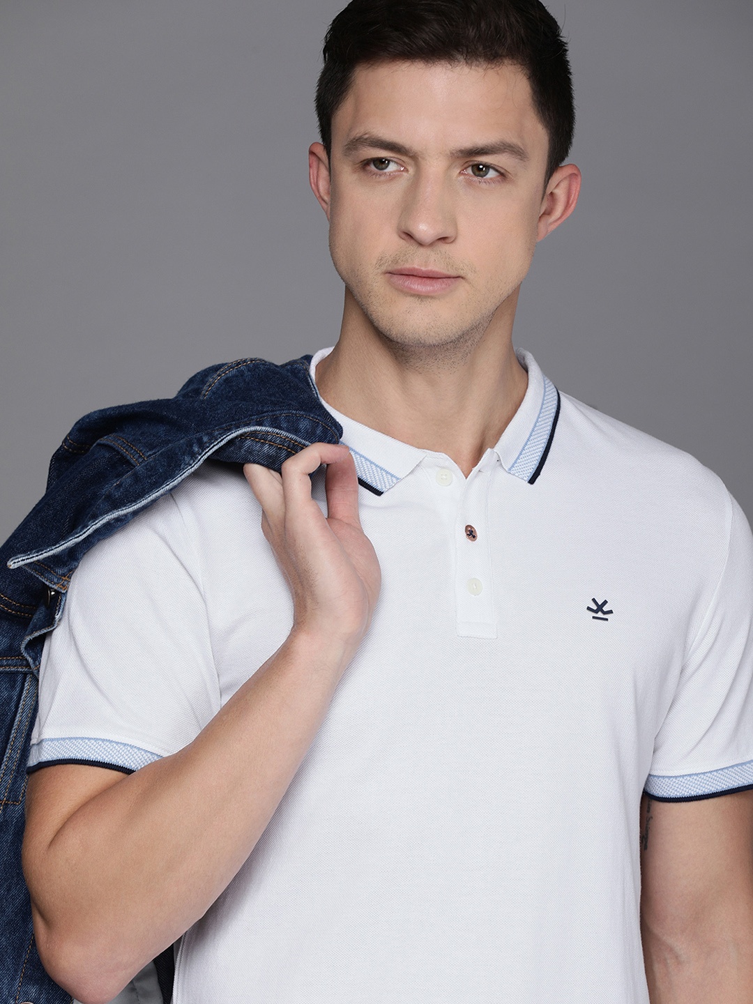 

WROGN Men White & Blue Contrast Polo Collar Pure Cotton Slim Fit T-shirt