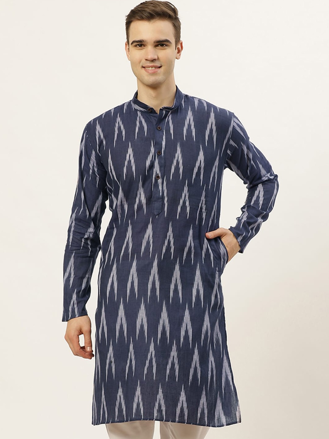 

Jompers Men Navy Blue & White Ikat Geometric Kurta