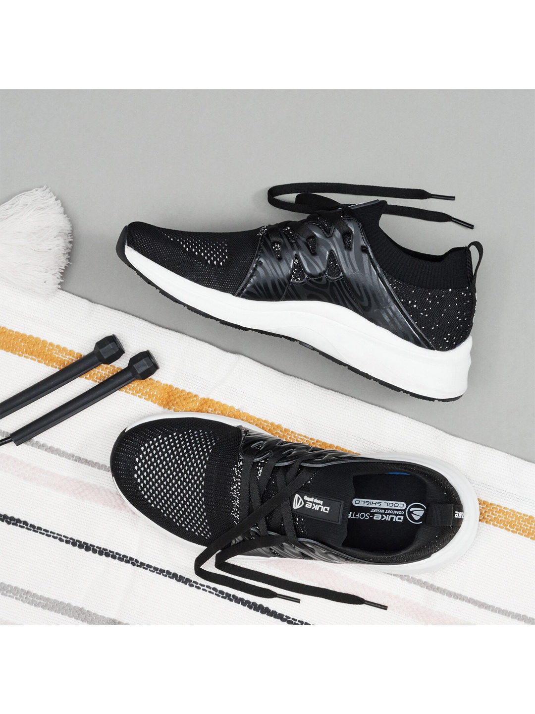 

Duke Men Black Textile Running Shoes