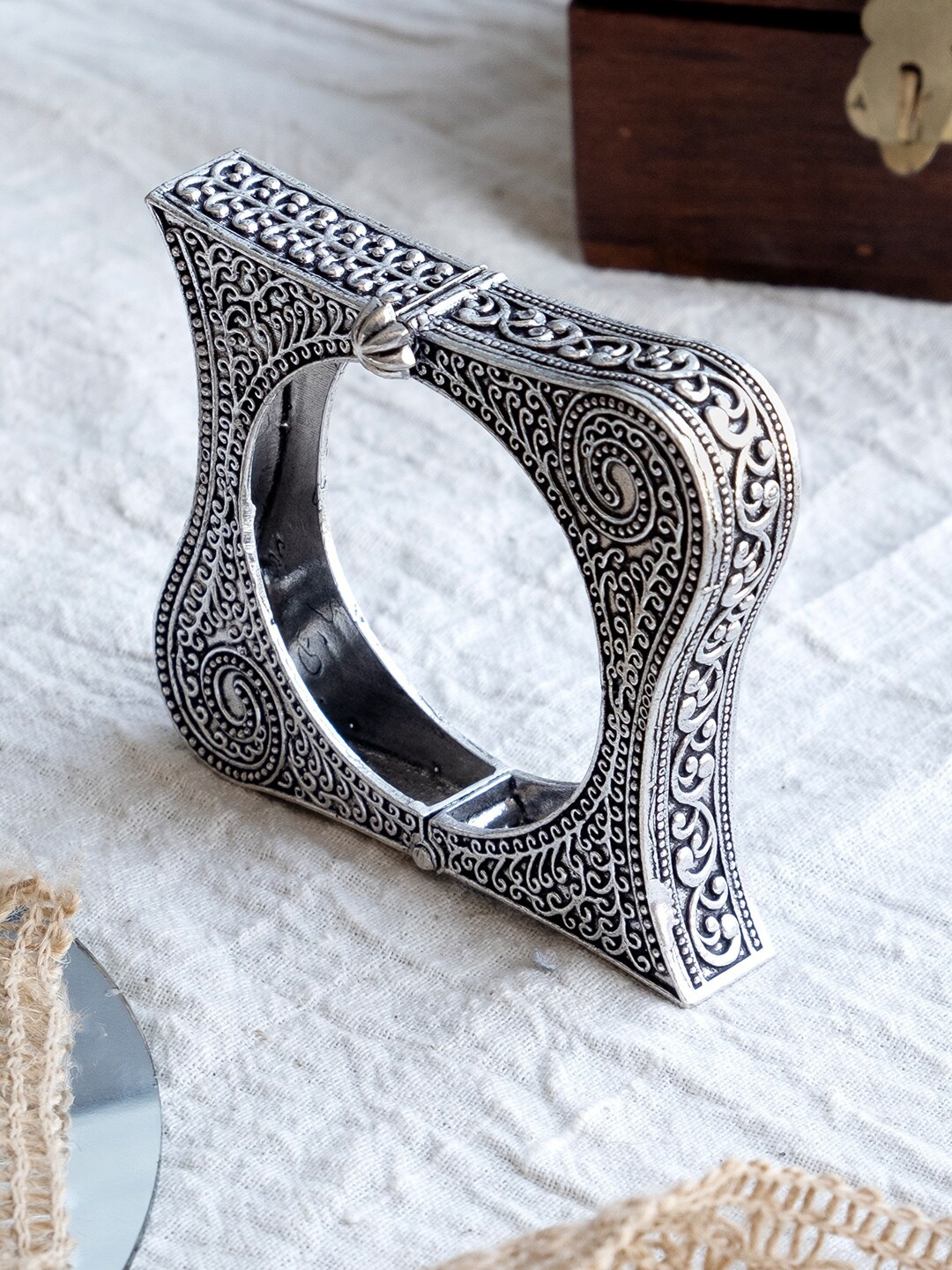 

Infuzze Oxidised Silver-Plated Bangle