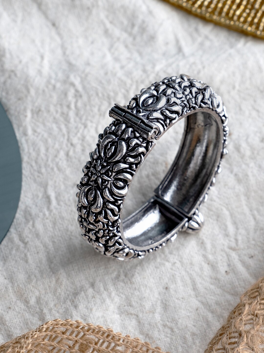 

Infuzze Oxidised Silver-Plated Bangle