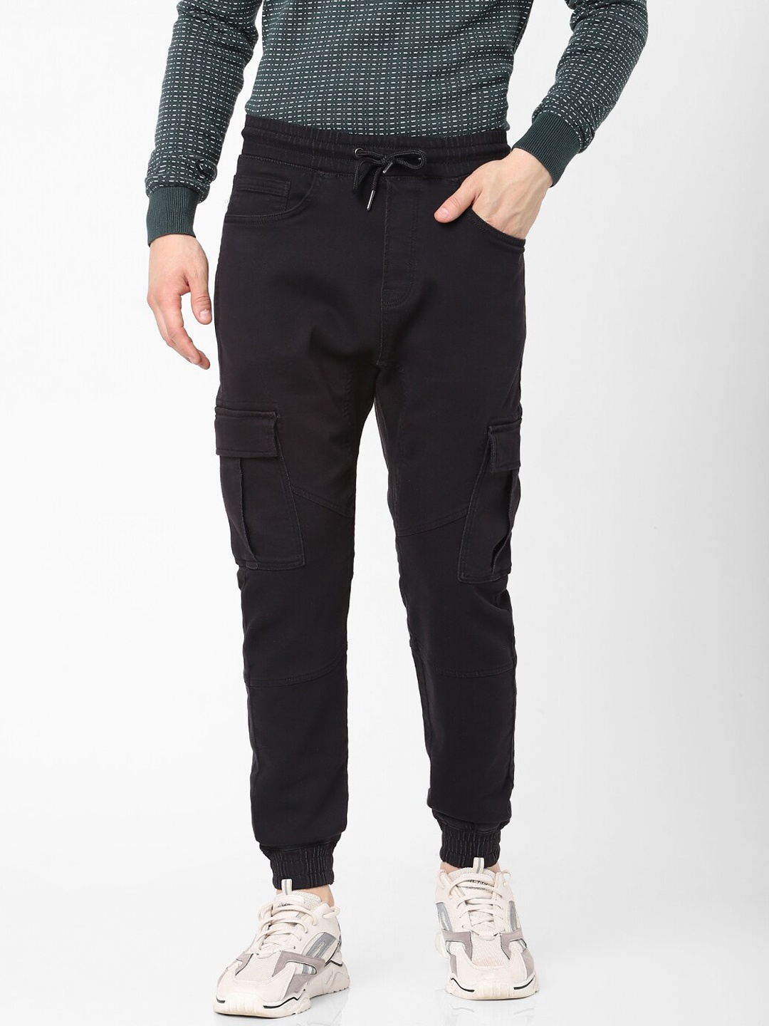

Celio Men Black Solid Regular Fit Joggers